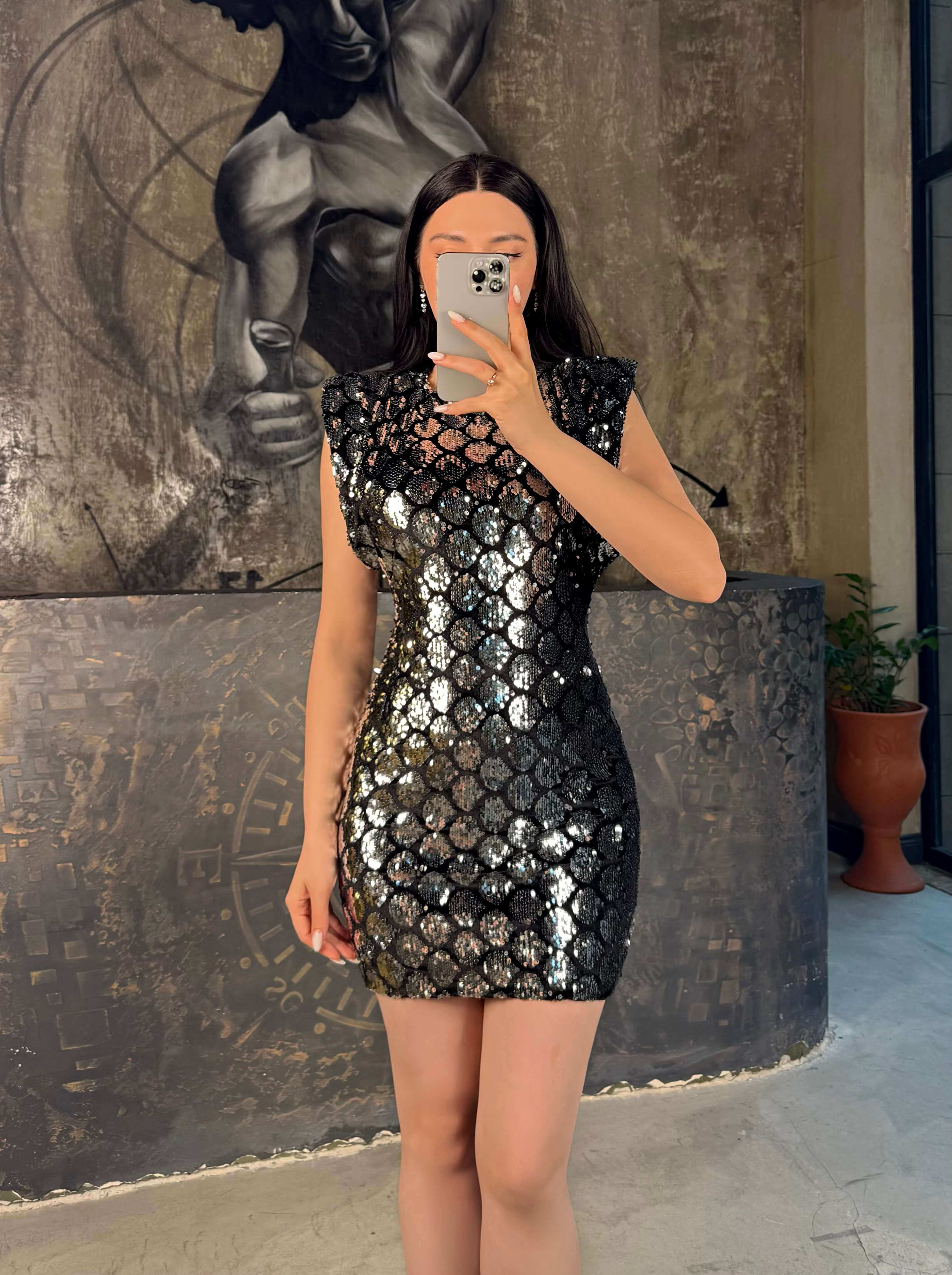 Assol Pul Payet Sırtı Dekolteli Omuz Vatkalı Mini Elbise Gümüş