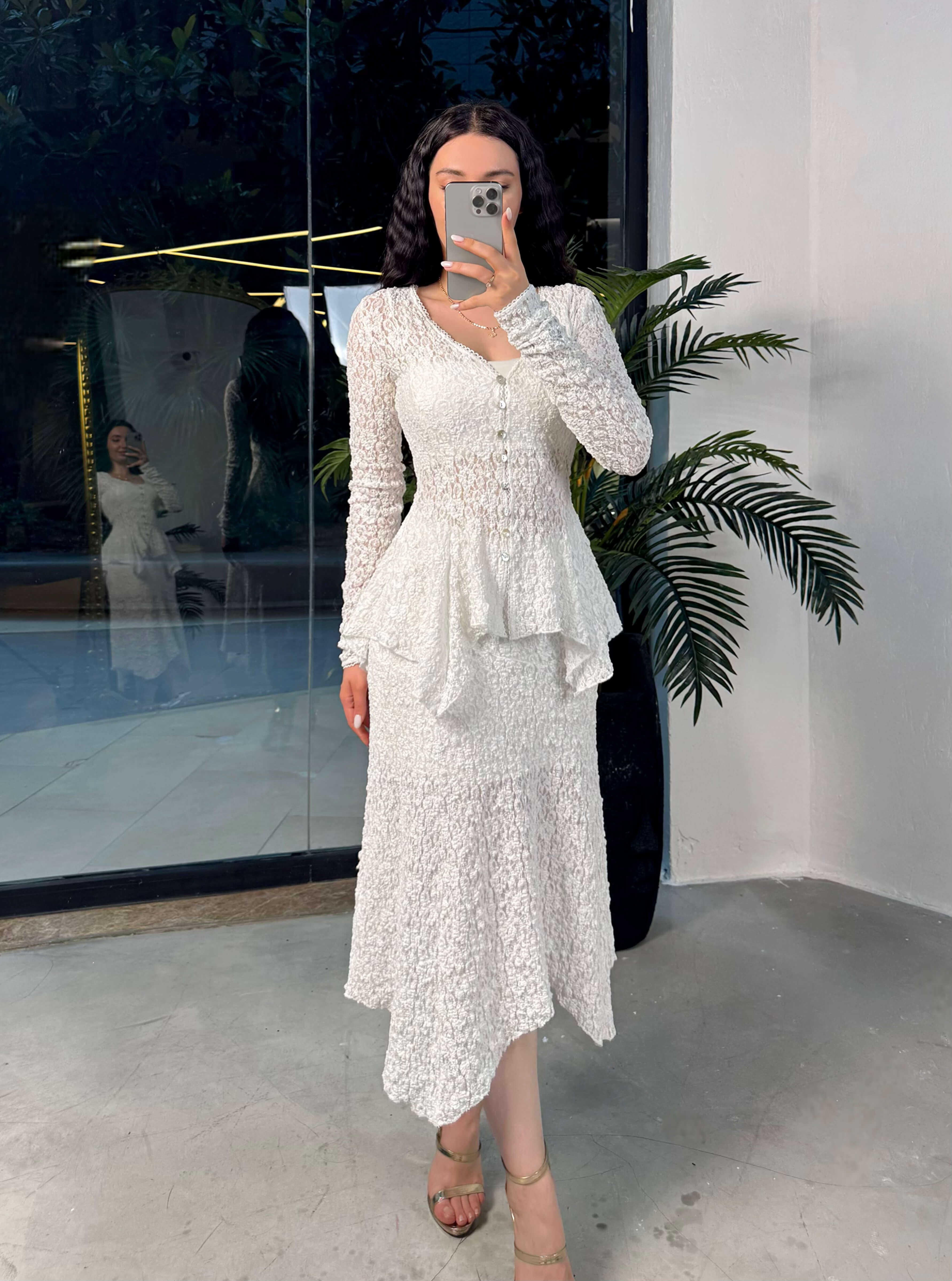 Aruna Düğmeli Peplum Dantelli  Bluz Beyaz