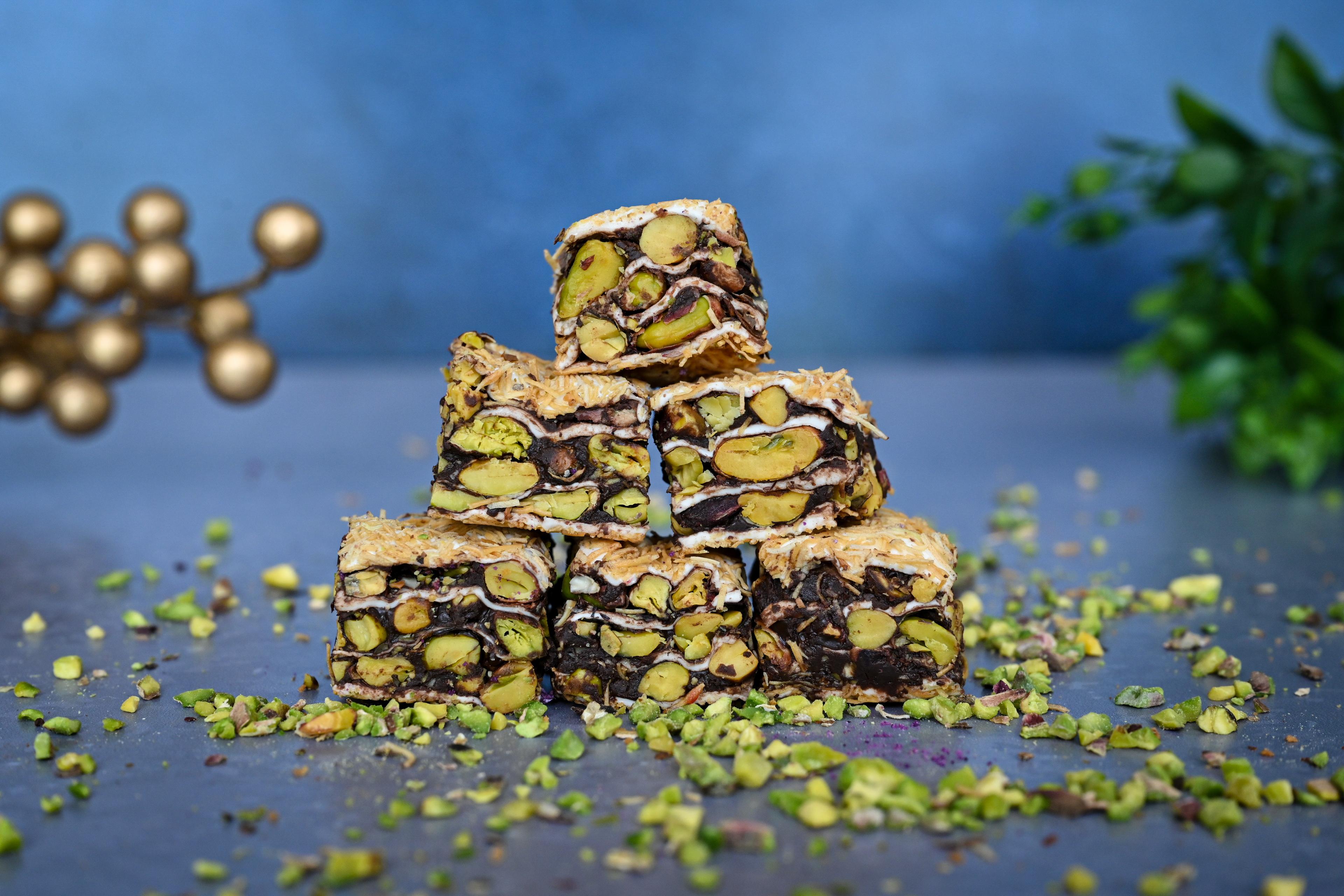 Kadayıflı Çikolatalı Fıstıklı Baklava Türk Lokumu