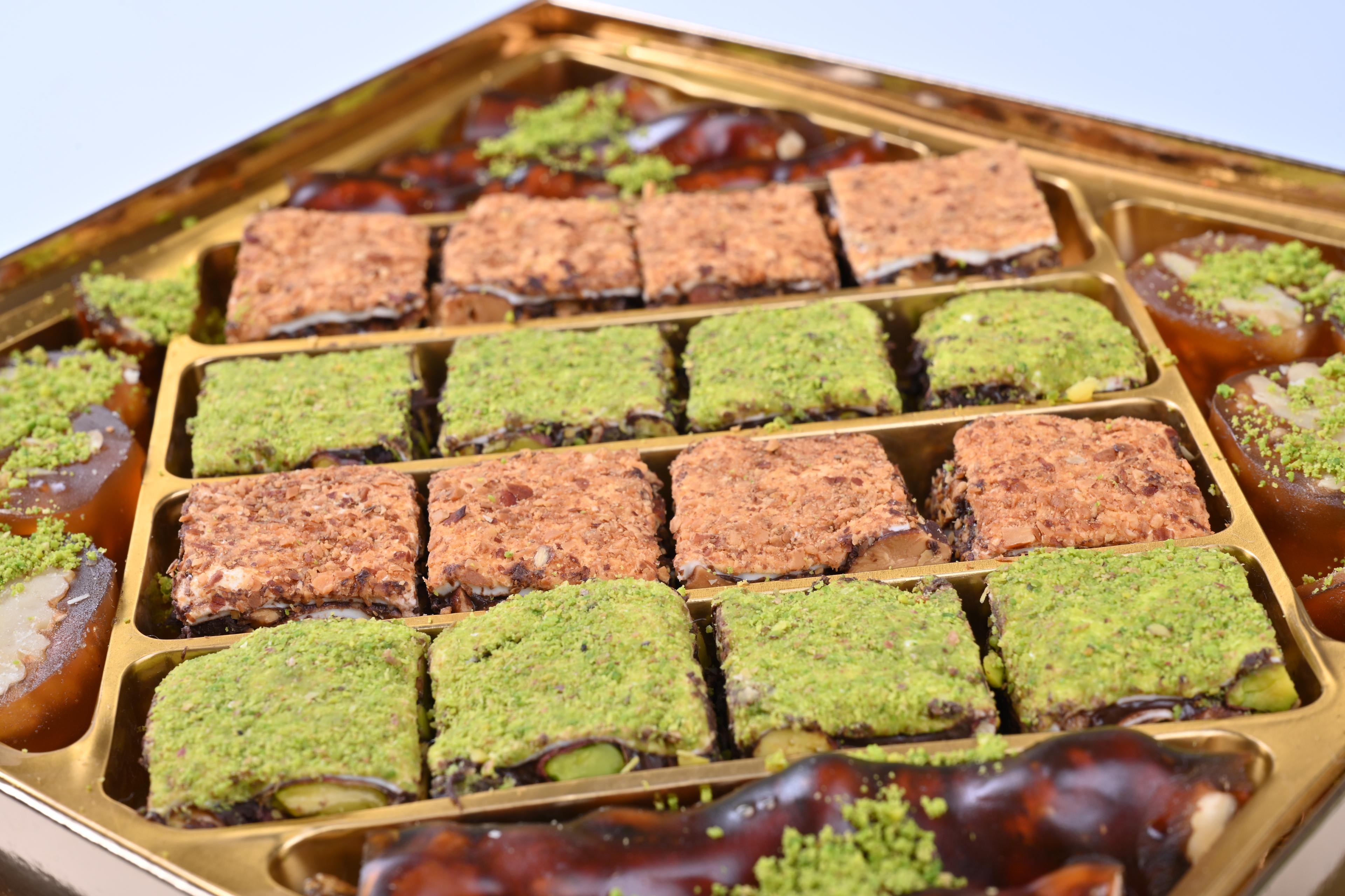 Karışık Hediye Kutusu 700 GR 025