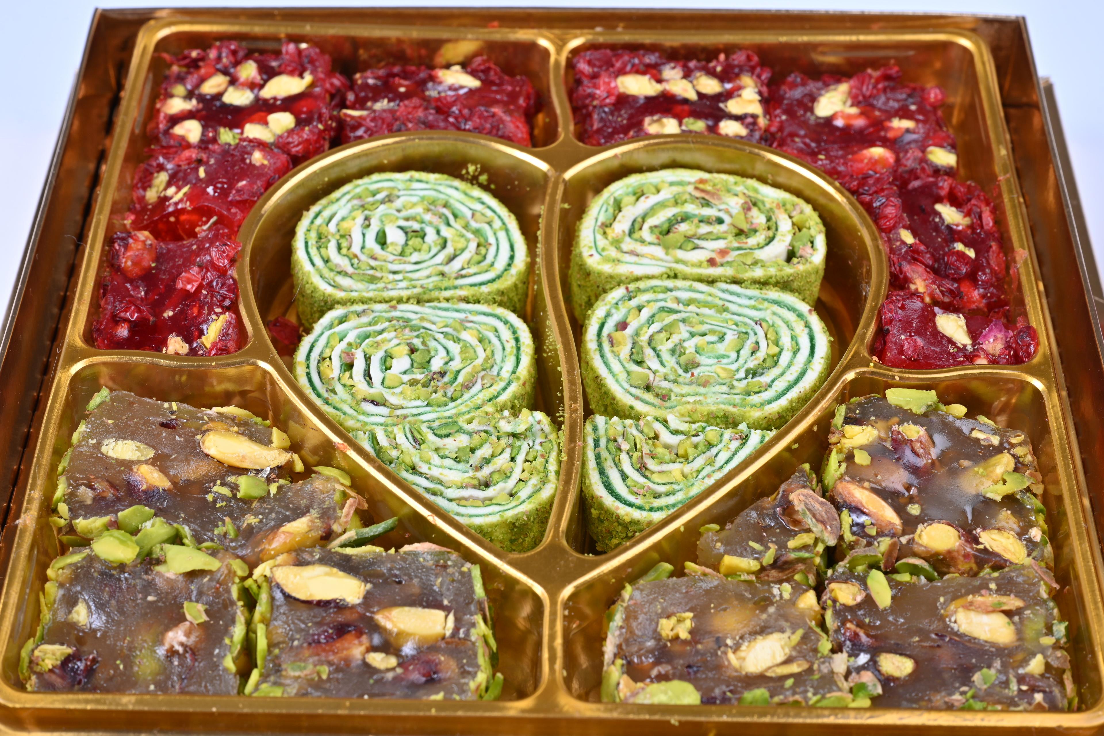 Karışık Hediye Kutusu 700 GR 022