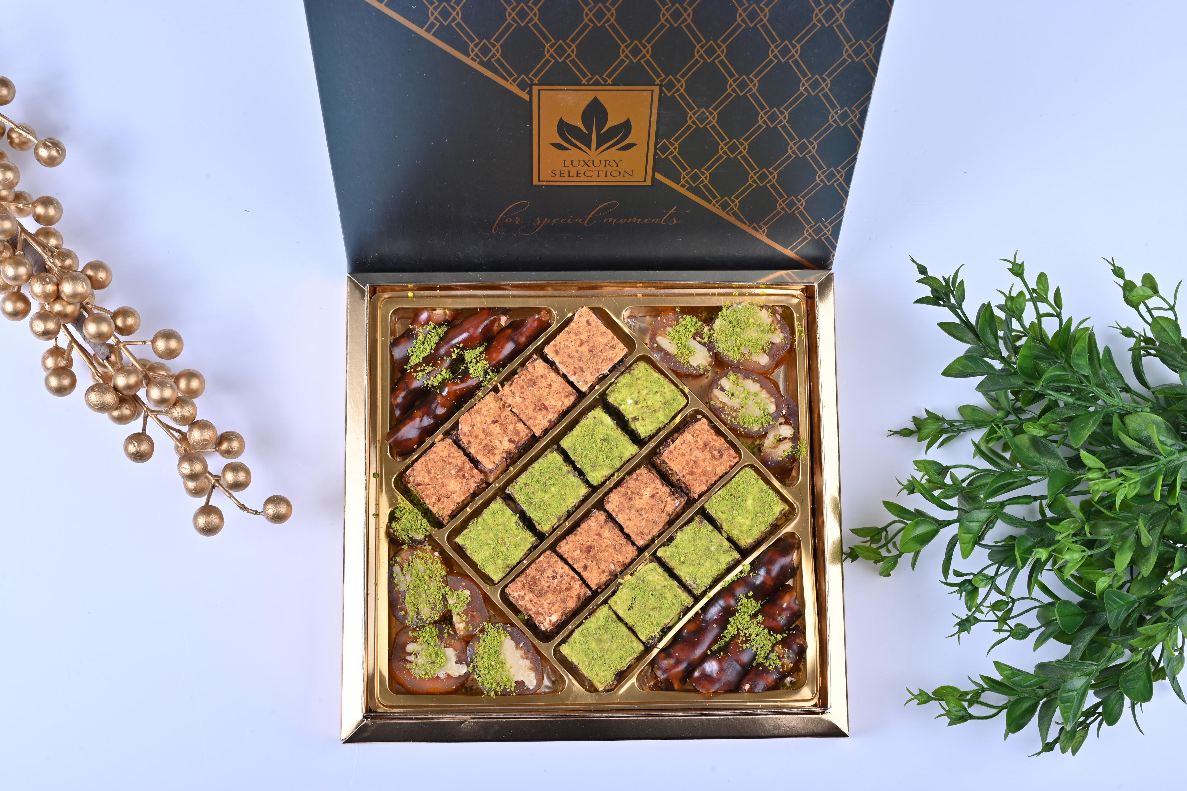 Karışık Hediye Kutusu 700 GR 025