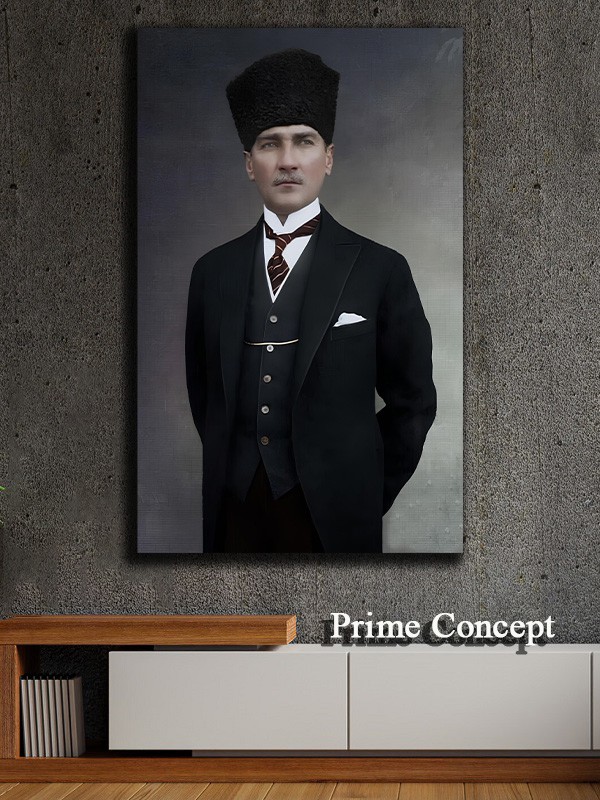 Takım elbiseli Atatürk