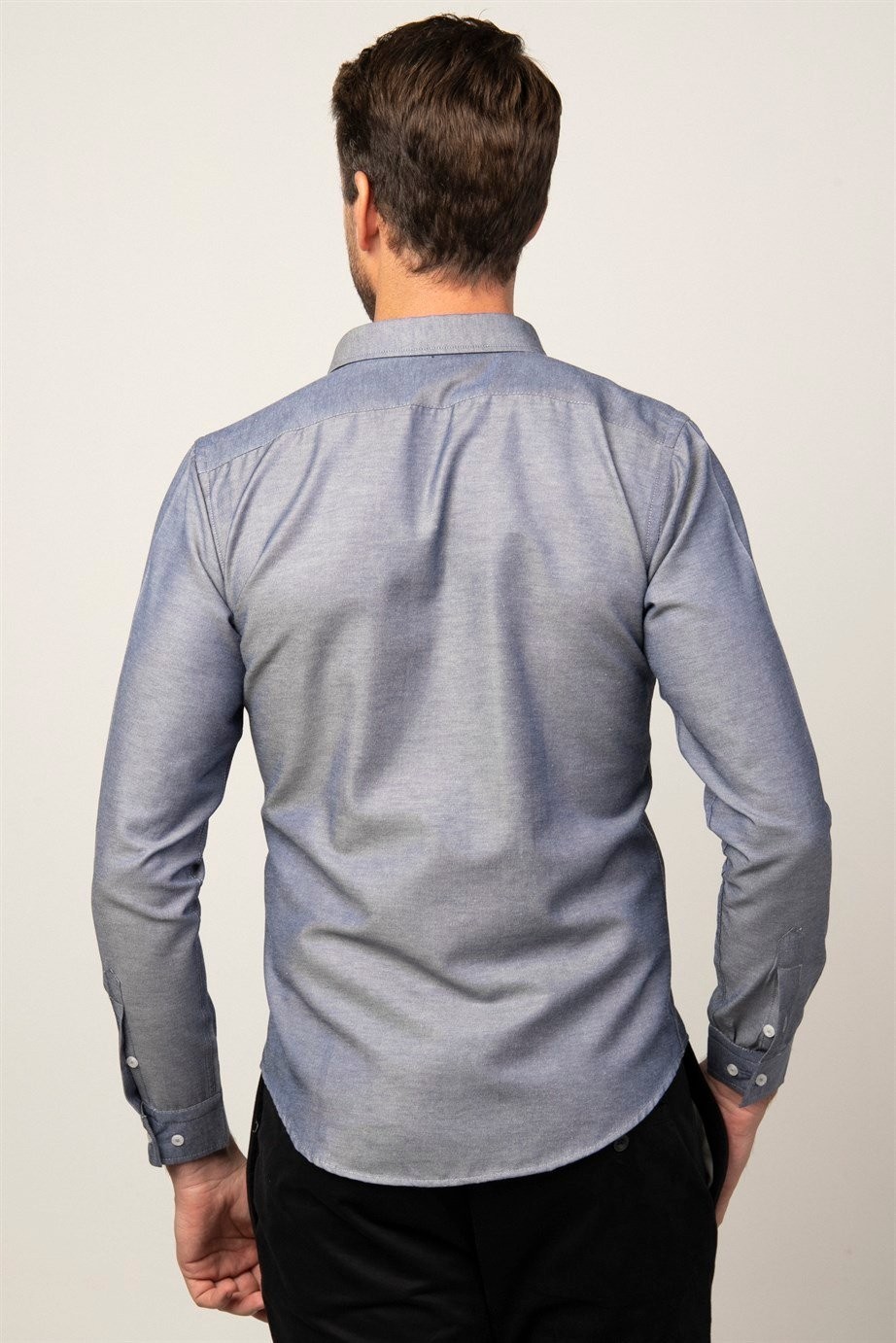 Titel: Herren Slim Fit Baumwollhemd mit Button-Down-Kragen - GABARDIN - Silber