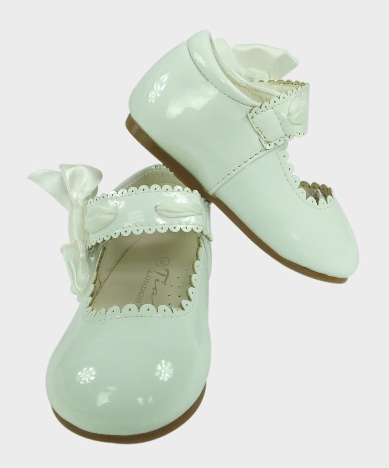Girls Scalloped Edge Patent Flat Mary jane Shoes  - White