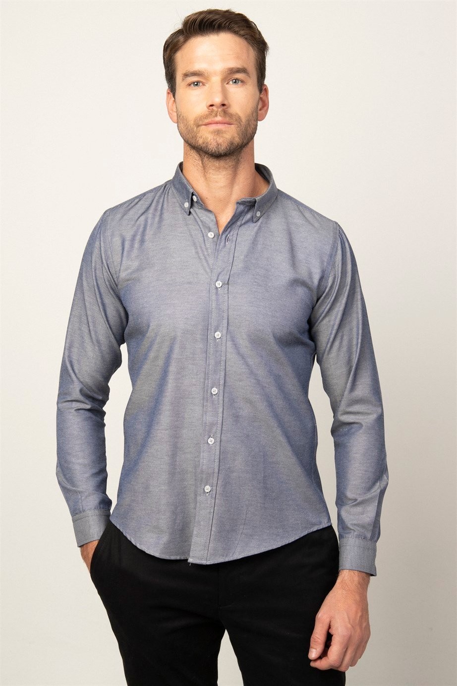 Titel: Herren Slim Fit Baumwollhemd mit Button-Down-Kragen - GABARDIN - Silber