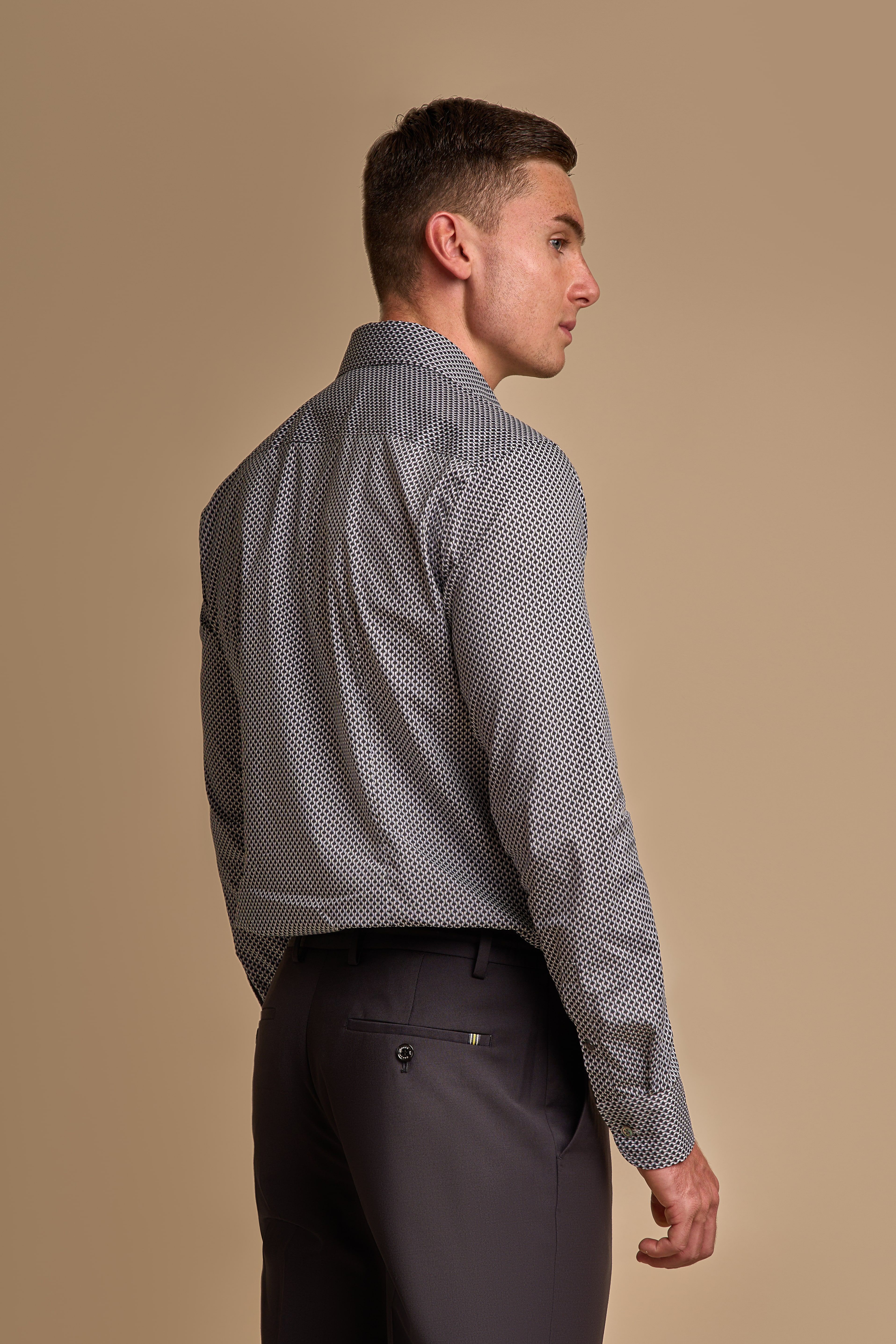 Halbformelles, langärmliges, gemustertes Baumwollhemd für Herren in Schwarz und Weiß mit schmaler Passform