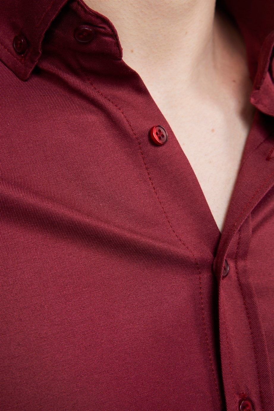 Titel: Herren Slim Fit Baumwollhemd mit Button-Down-Kragen - GABARDIN - Burgund