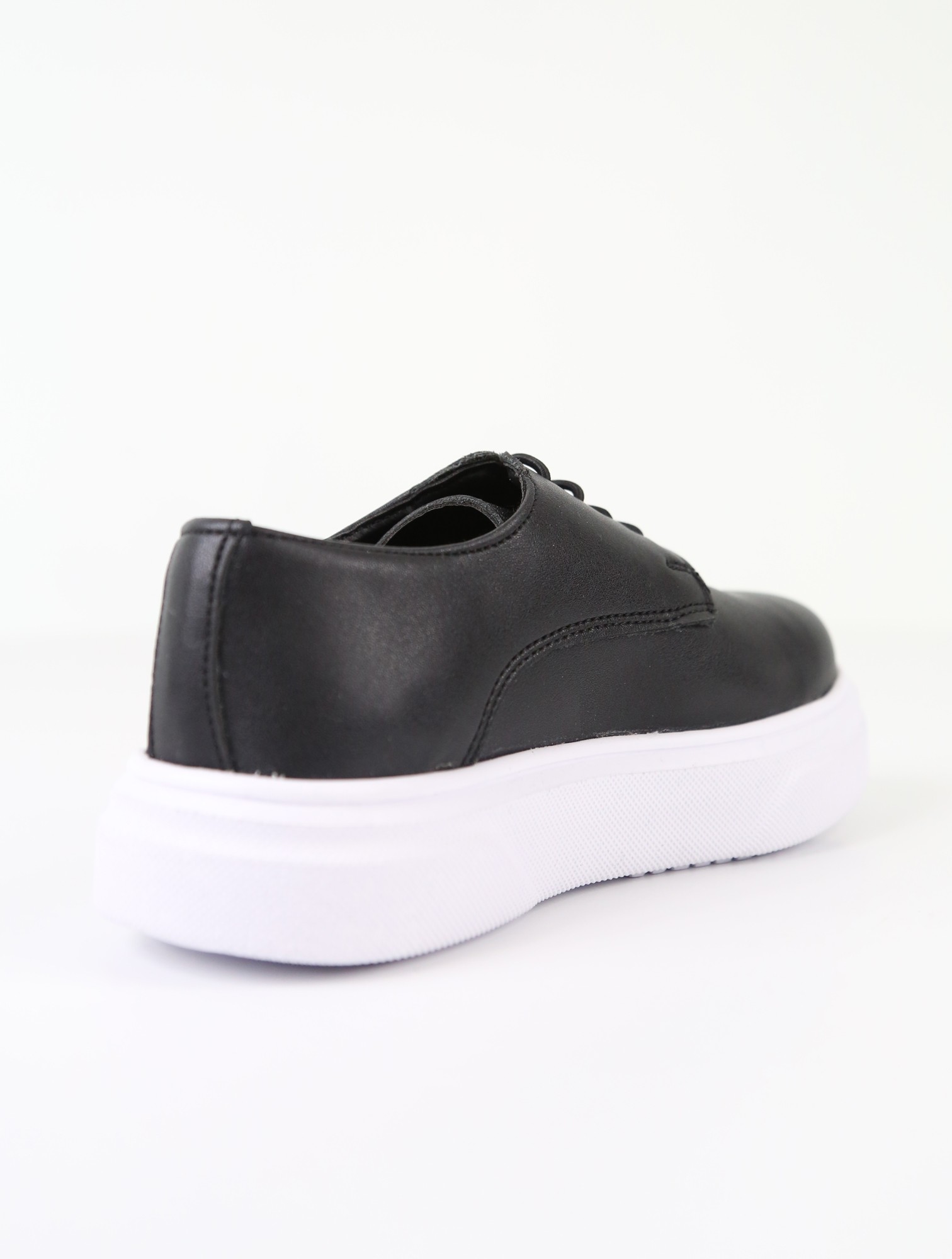 SIRRI Jungen Schwarze Sneaker mit weißer Sohle, Gibson-Design für formelle & legere Anlässe