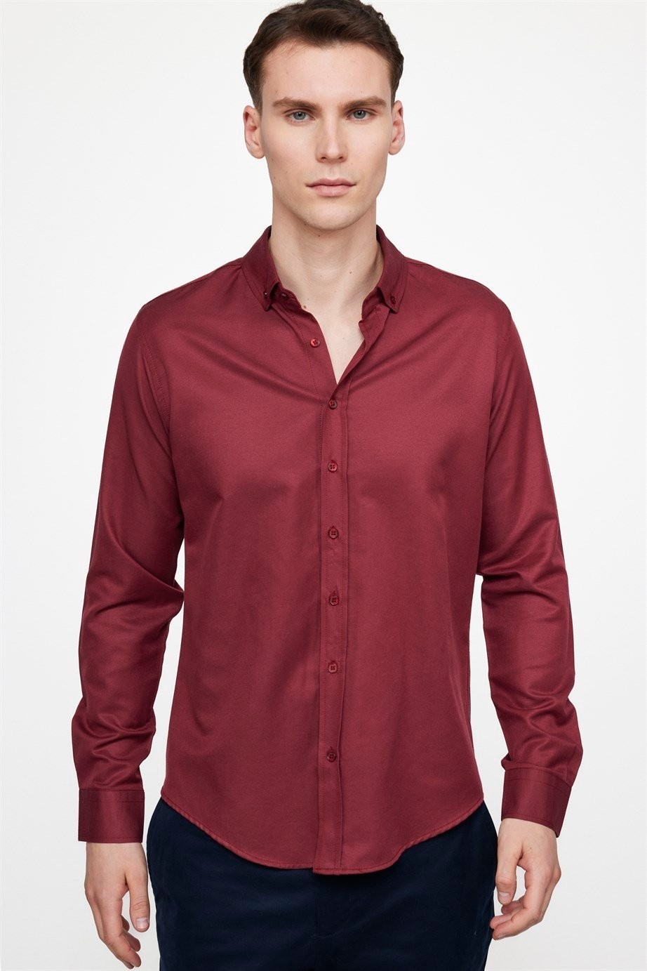 Titel: Herren Slim Fit Baumwollhemd mit Button-Down-Kragen - GABARDIN - Burgund