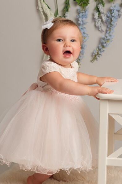 Mädchen und Babys Blush Pink Kleid mit Rüschen und Spitze – AMARA