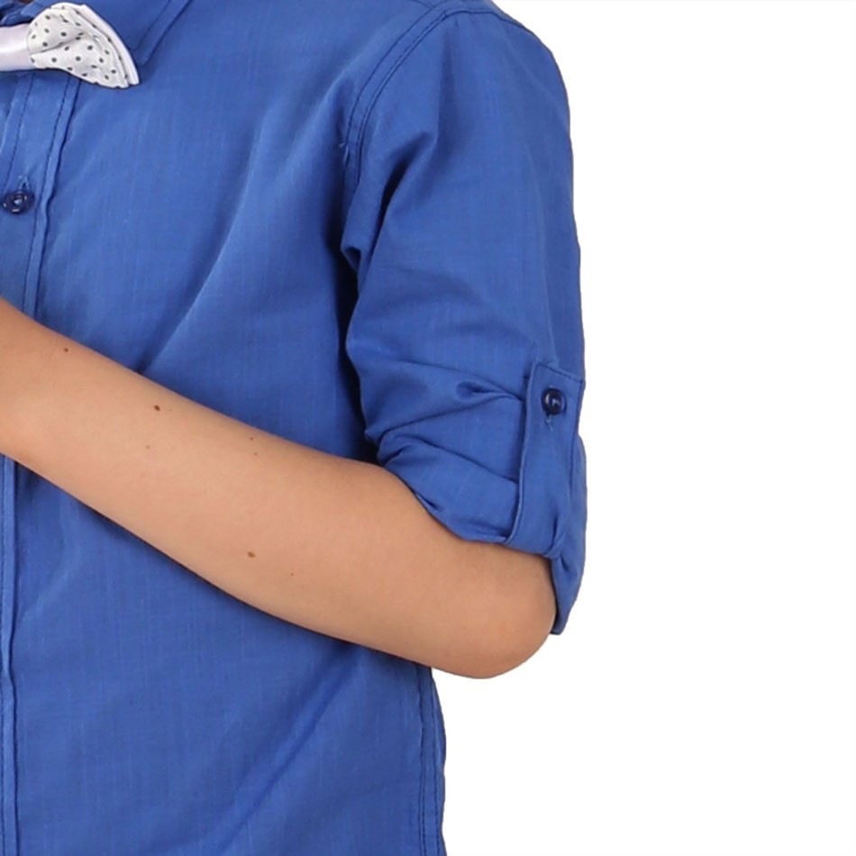 Jungen Leinen Hemd mit hochgekrempelten Ärmeln - Blau