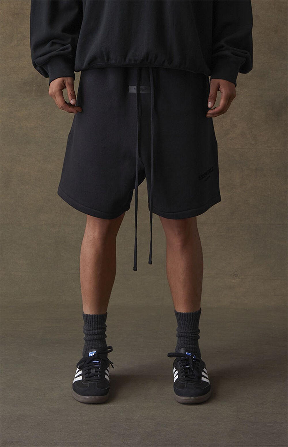 Fear Of God ESSENTIALS Strech Limo Short