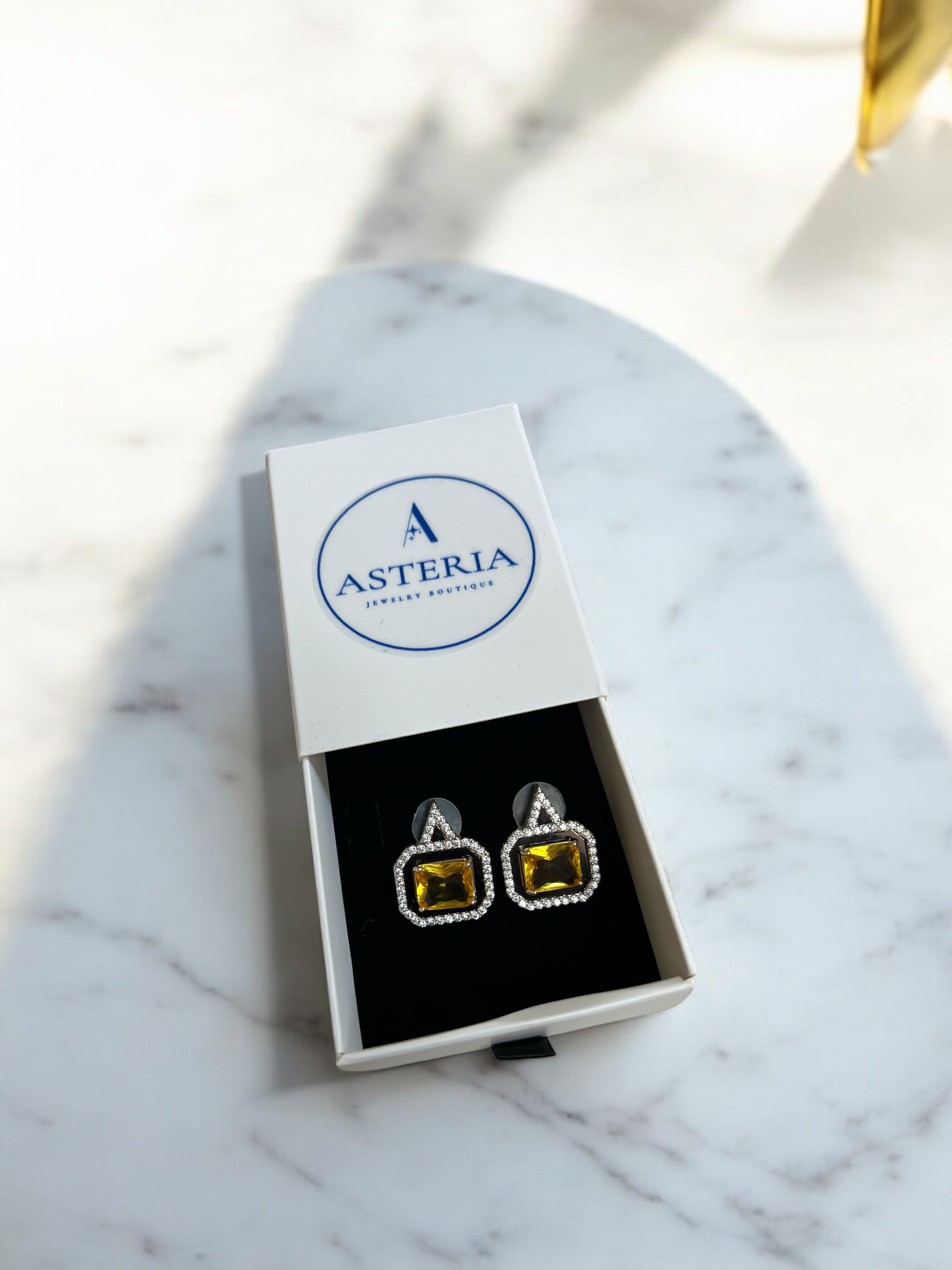 Siyah Detaylı Sarı Taşlı Küpe- Butter Yellow Küpe
