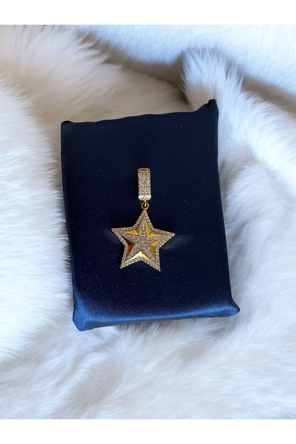 Ema Model Yıldız Charm Kolye