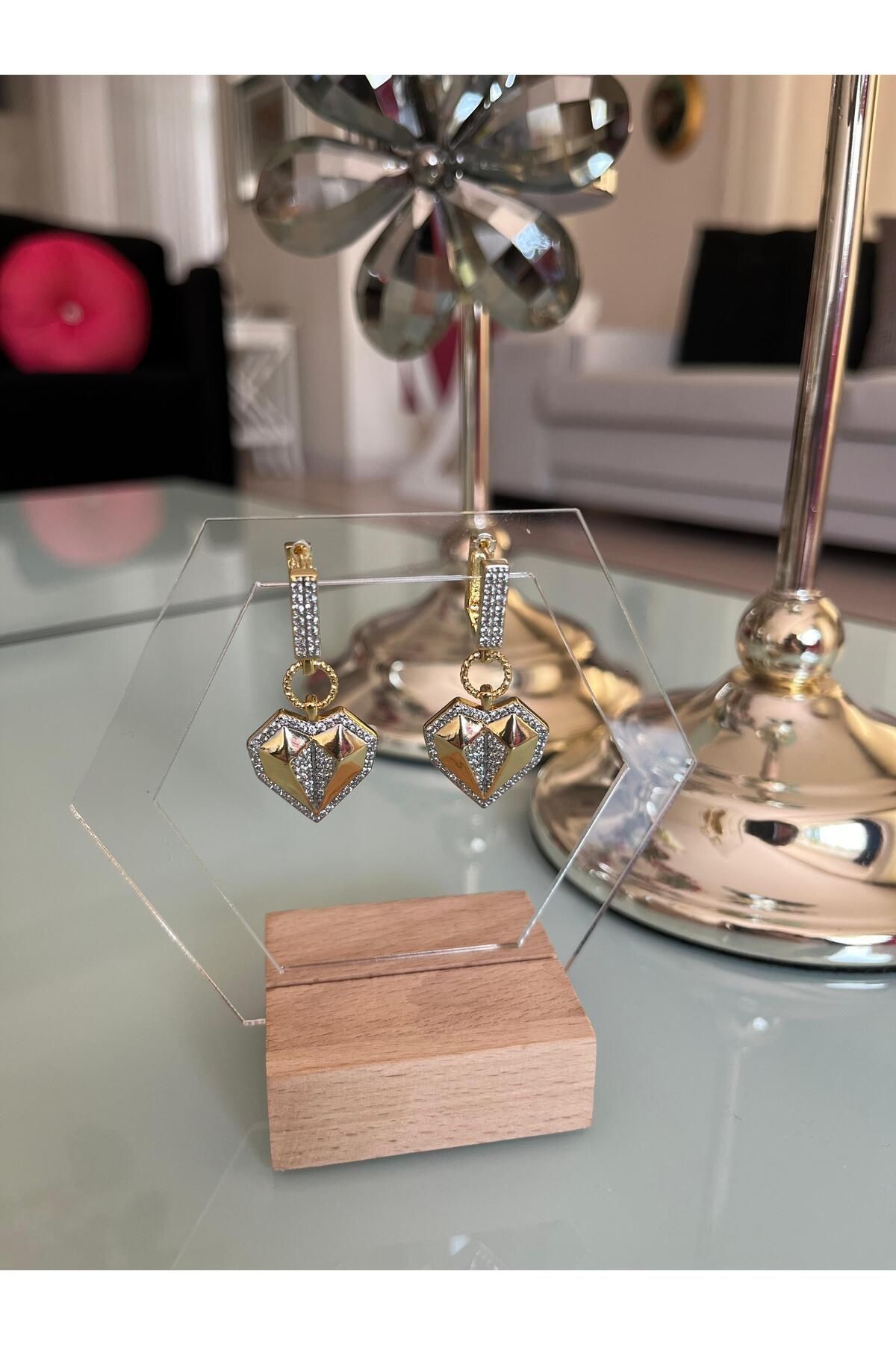 Çağla Şikel Ema Model Kalp Küpe