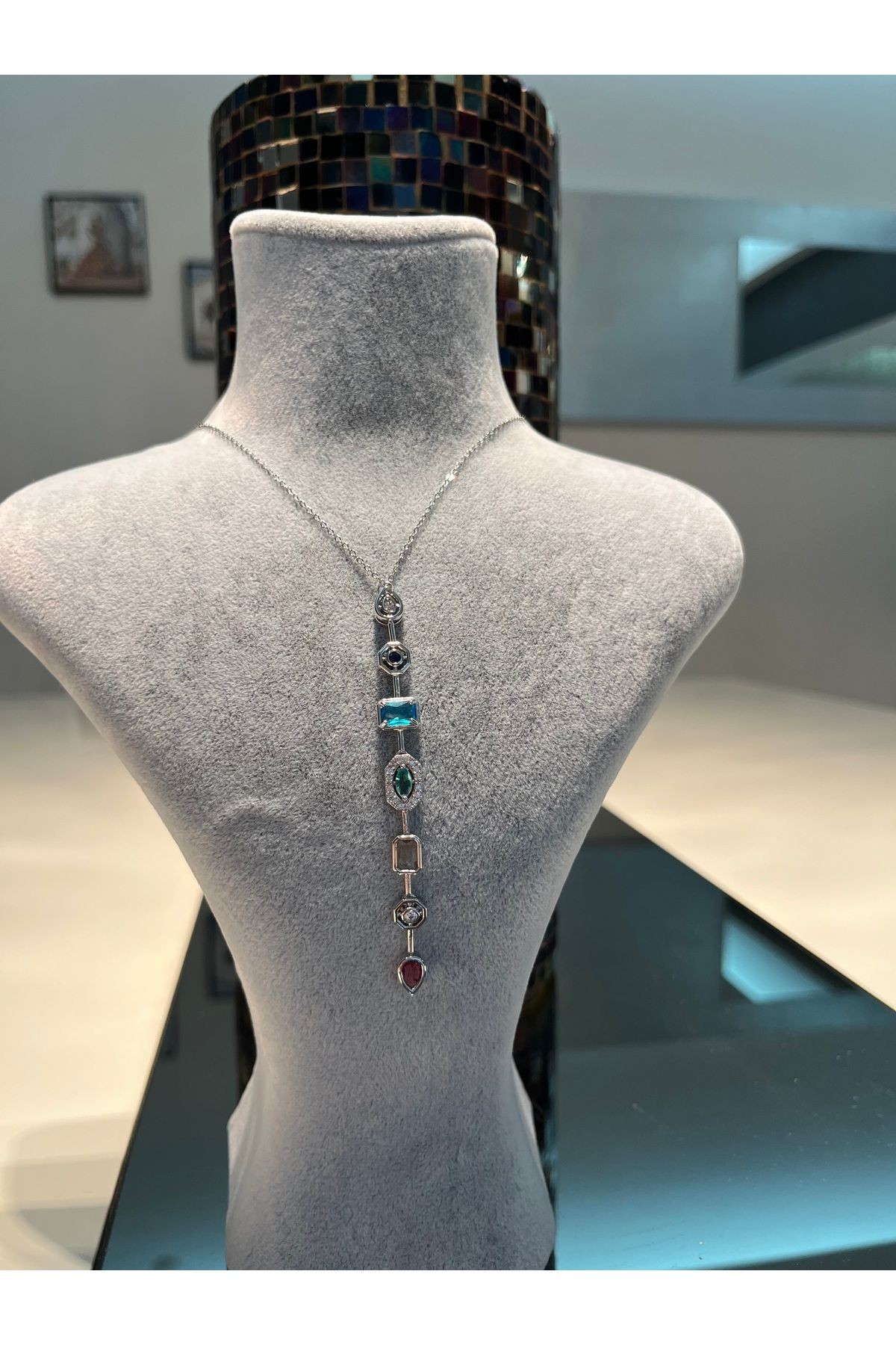 MG Model Renkli Taşlı Dekolte Kolye