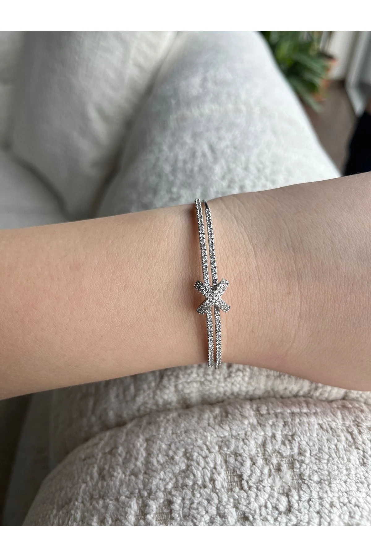 X Detaylı Zirkon Taşlı Bilezik