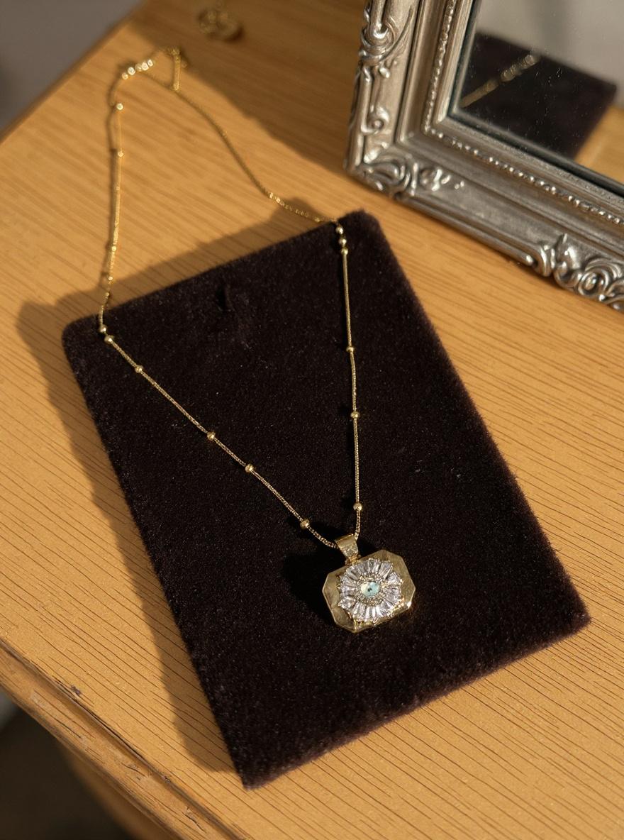 Çelik Kare Göz Kolye