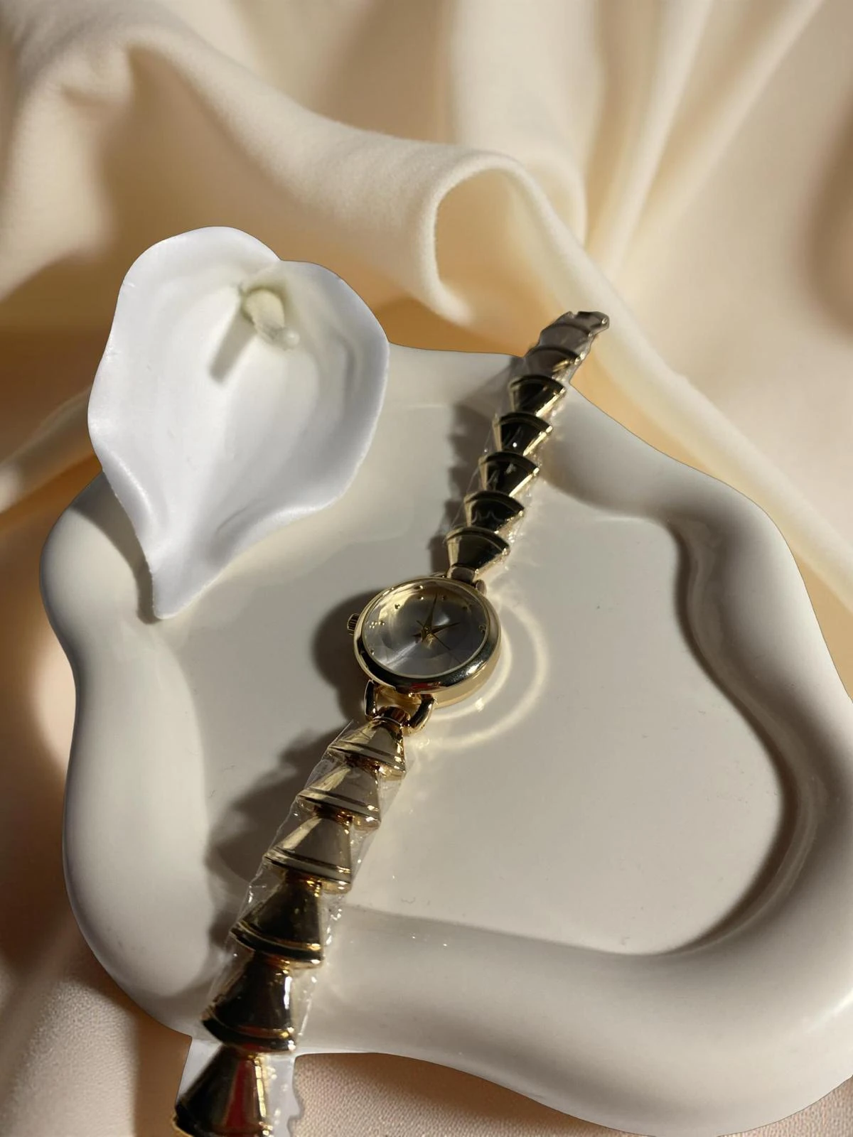 Vintage Üçgen Detay Saat