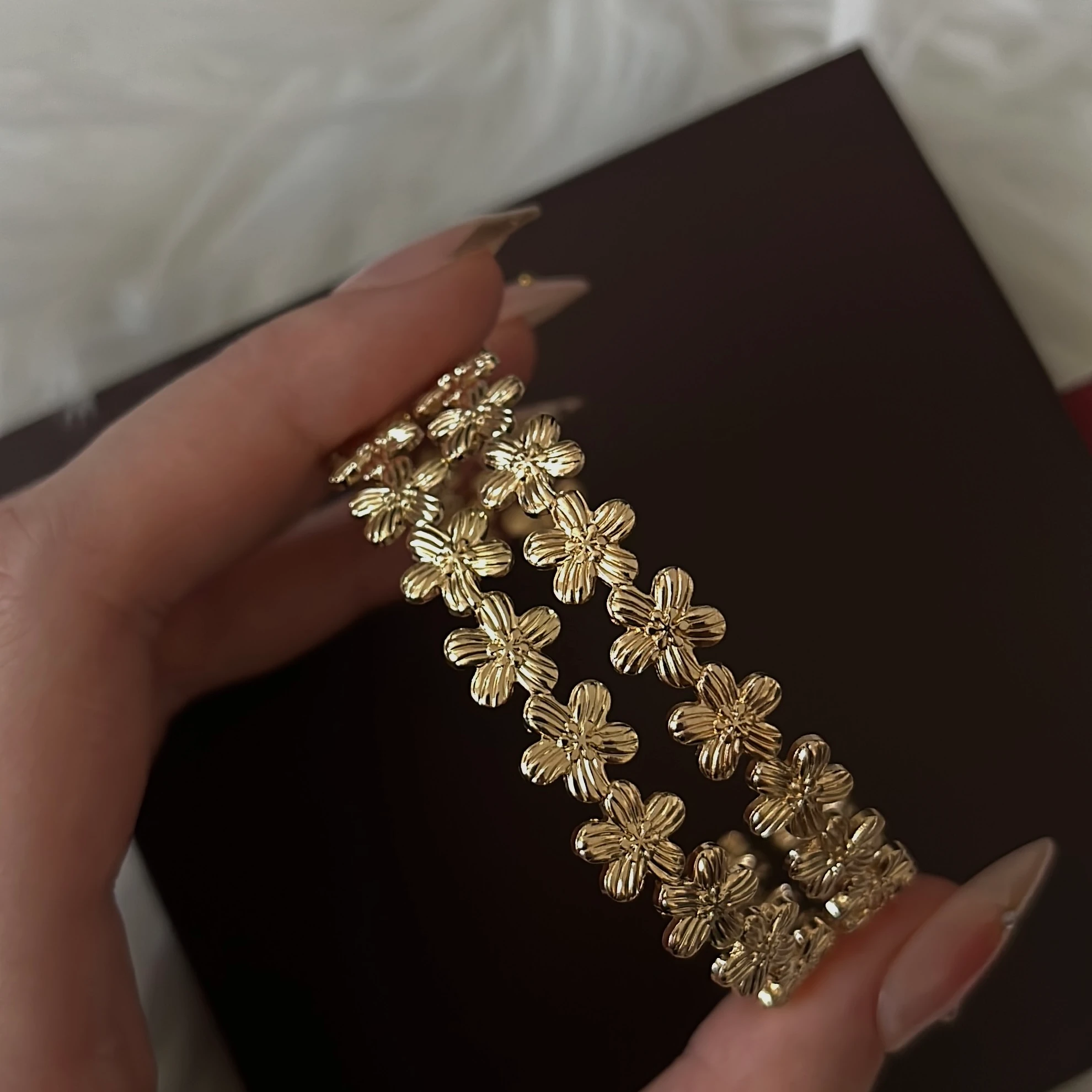 Zarif Çiçek Kelepçe 