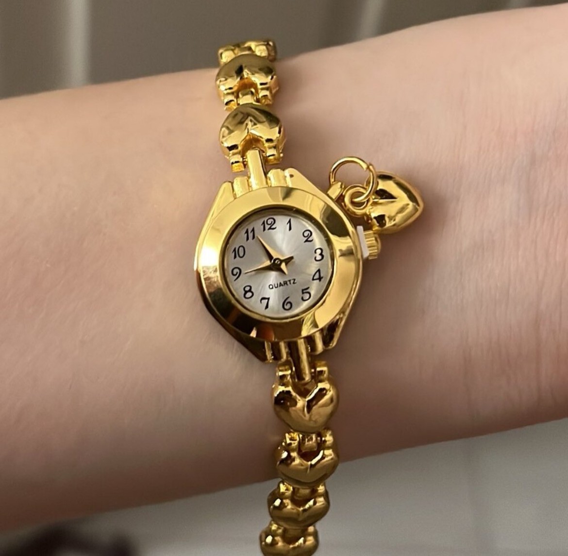 Love Charm Saat Gold