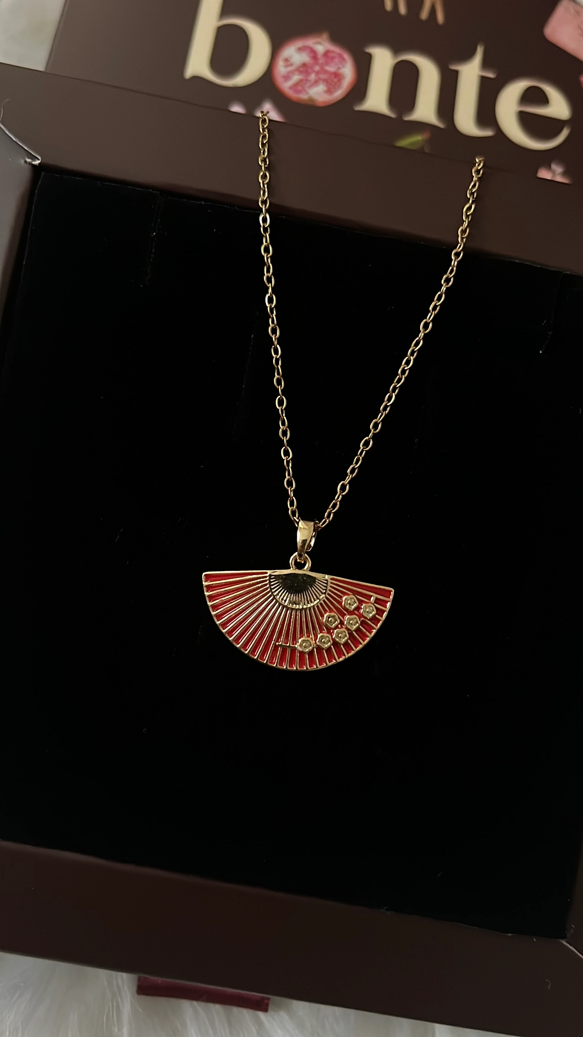 Çelik | Kırmızı Mineli Yelpaze Kolye