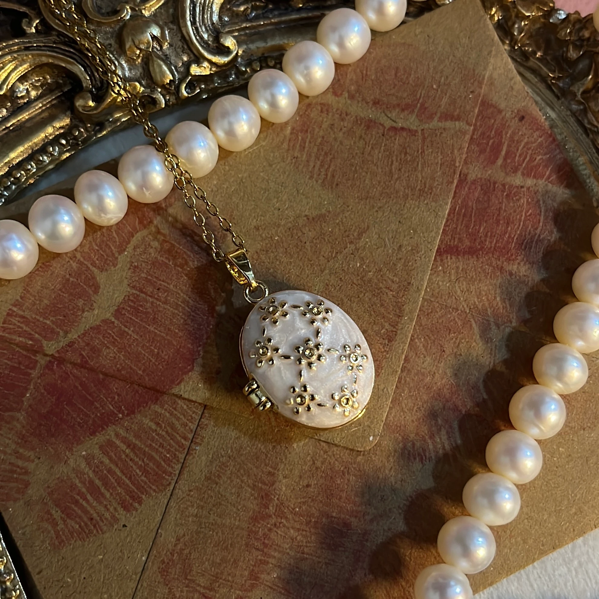 Vintage Mini Çiçek Kapaklı Locket Kolye