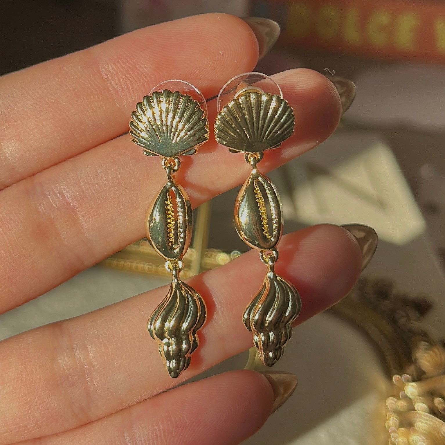 İstiridye Sallantılı Küpe