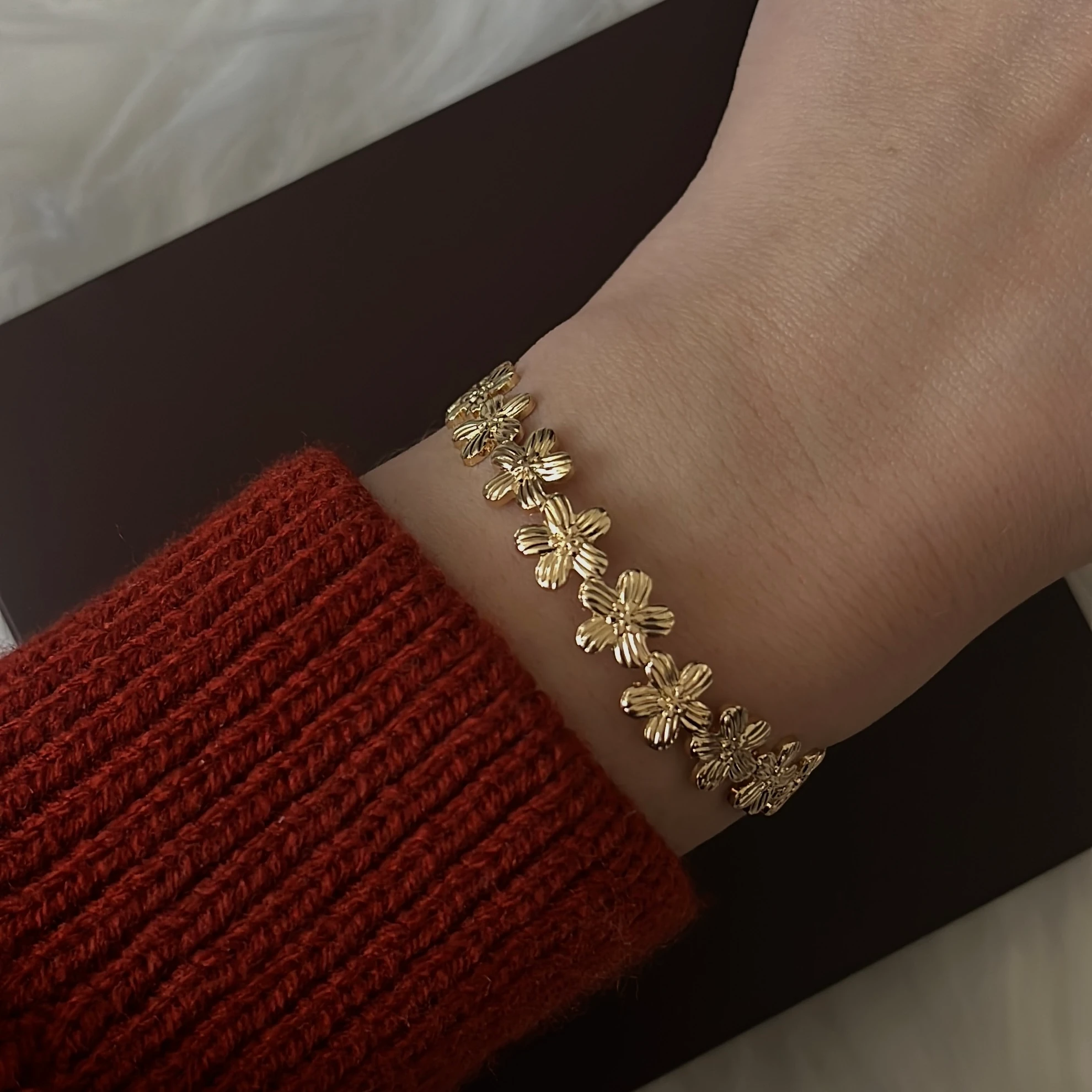 Zarif Çiçek Kelepçe 