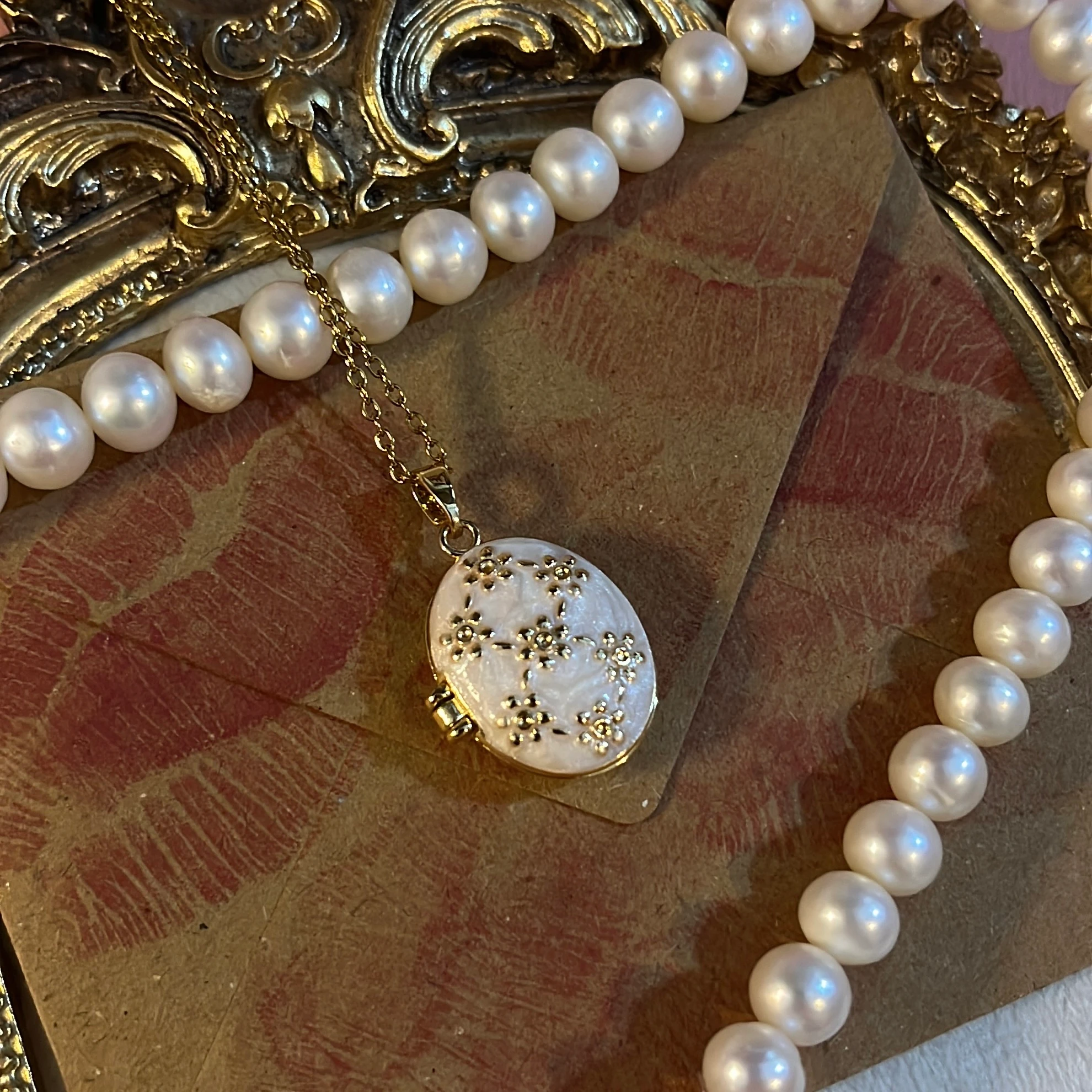 Vintage Mini Çiçek Kapaklı Locket Kolye