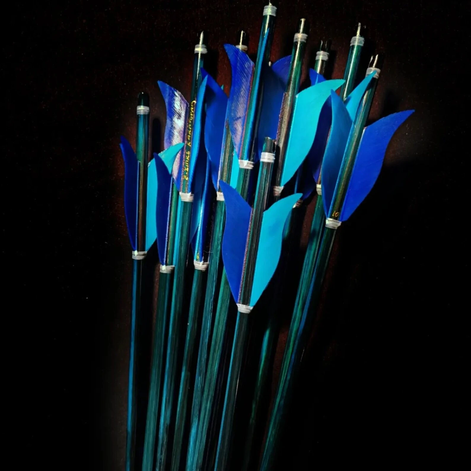 Special Blue Tulip Maned Traditional Arrows - 12 Pieces