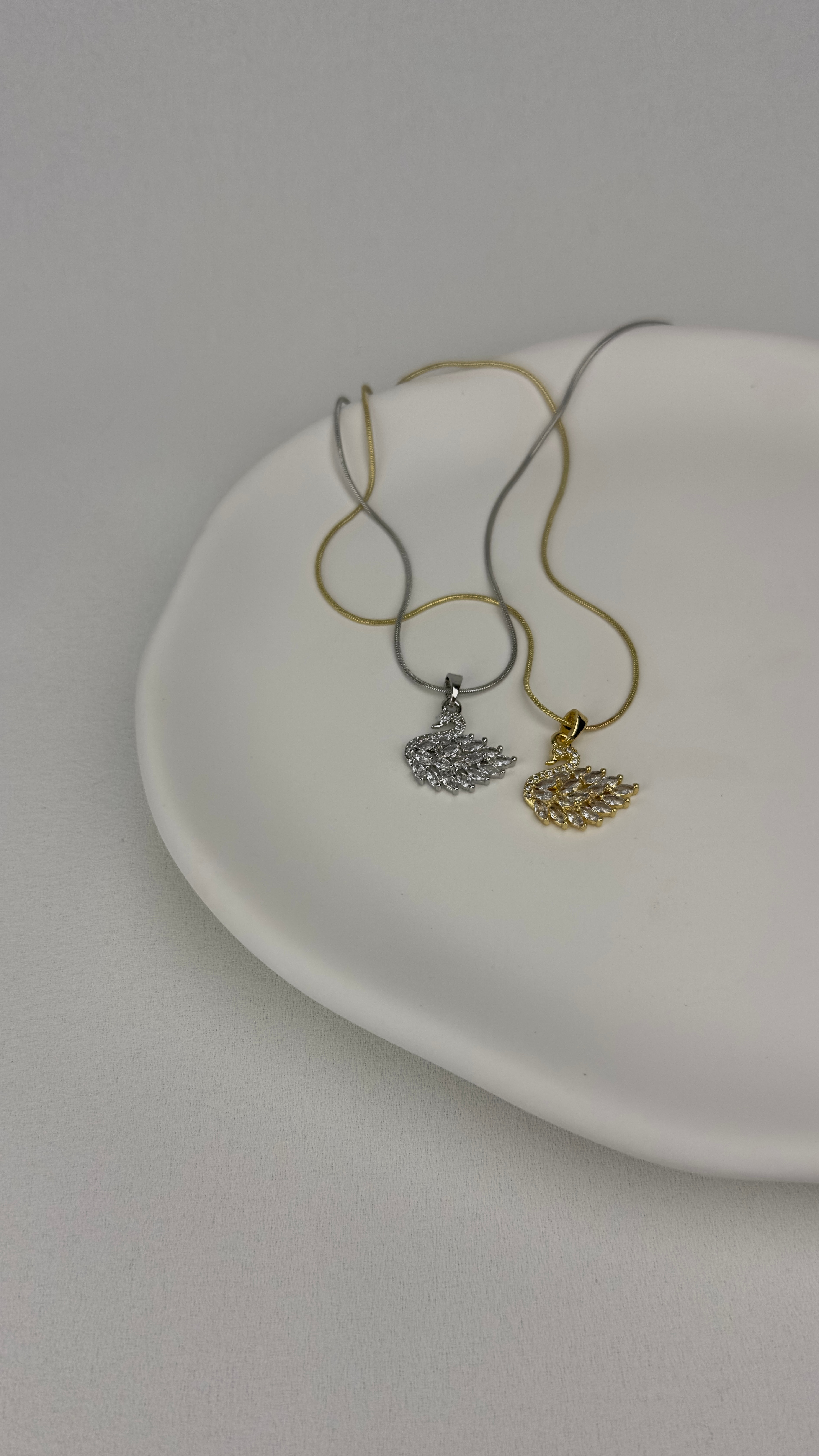 Çelik Kuğu Zirkon Taşlı Kolye Gold 
