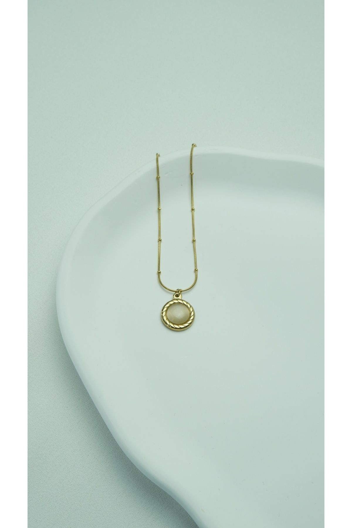 Çelik Vintage Bej Taşlı Yuvarlak Detaylı Pinterest Gold Kolye