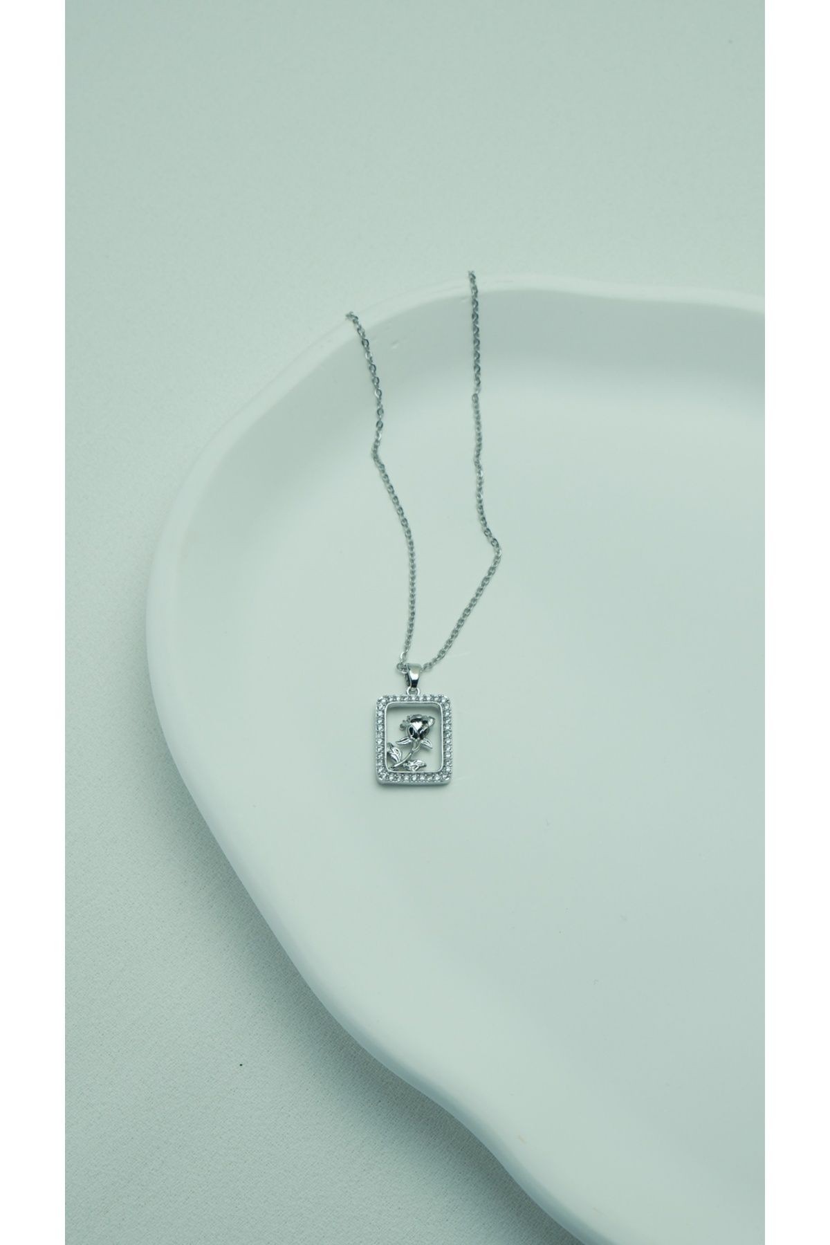 Çelik Gül Detaylı Plaka Pinterest Silver Kolye
