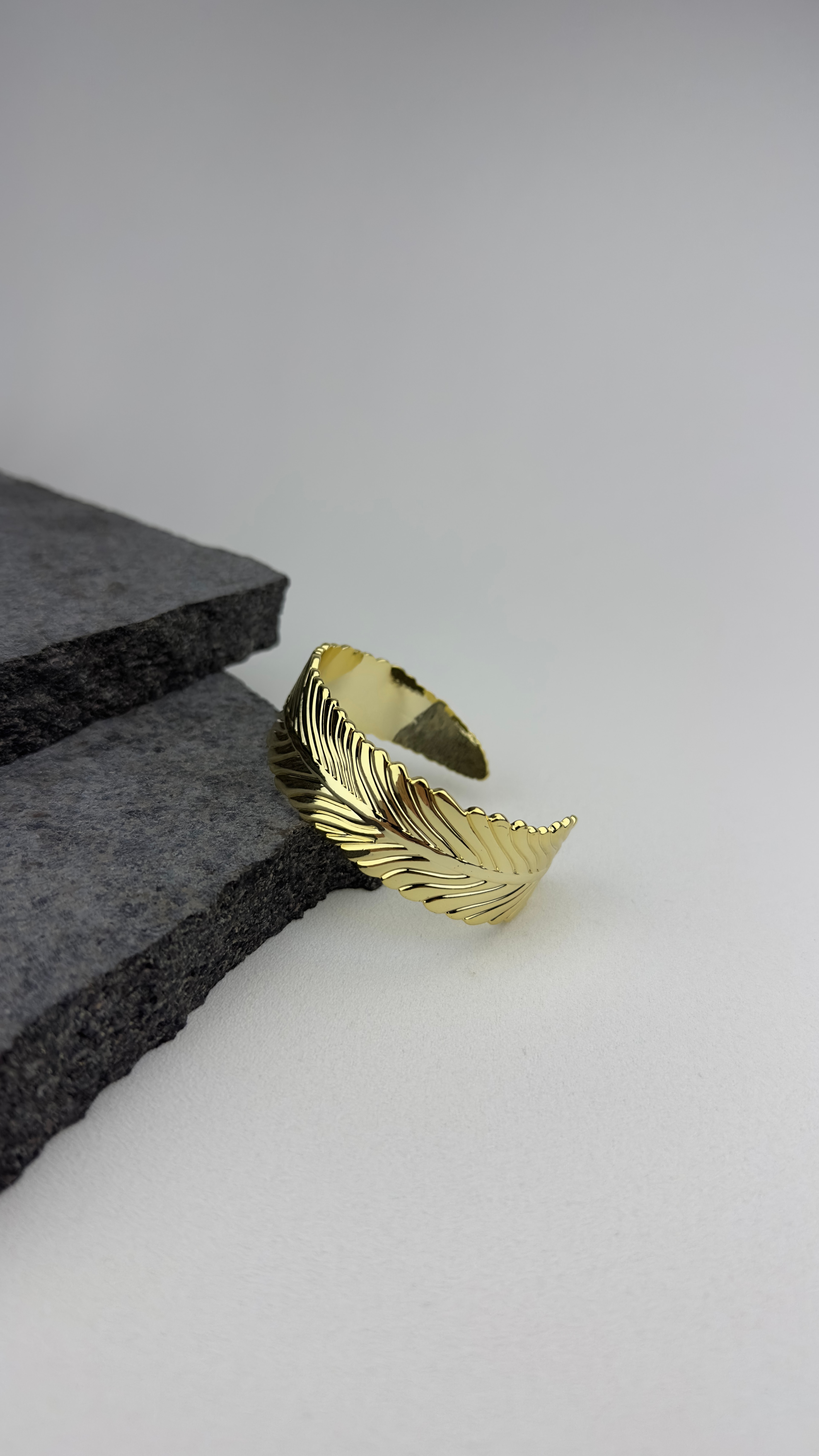 Altın Kaplama Yaprak Dokulu Kelepçe Gold