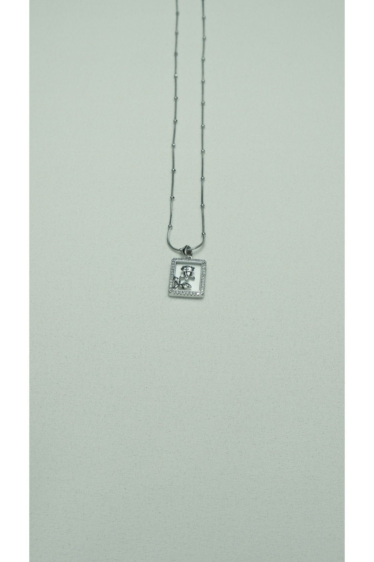 Çelik Gül Detaylı Sedefli Pinterest Silver Kolye