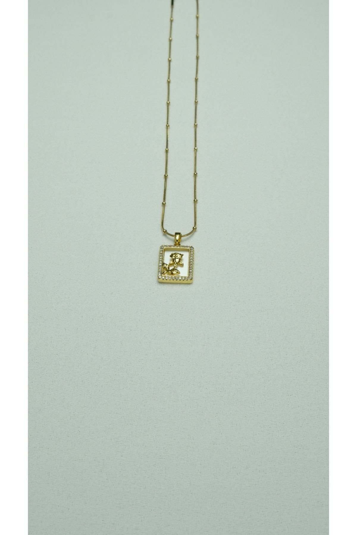 Çelik Gül Detaylı Sedefli Pinterest Gold Kolye