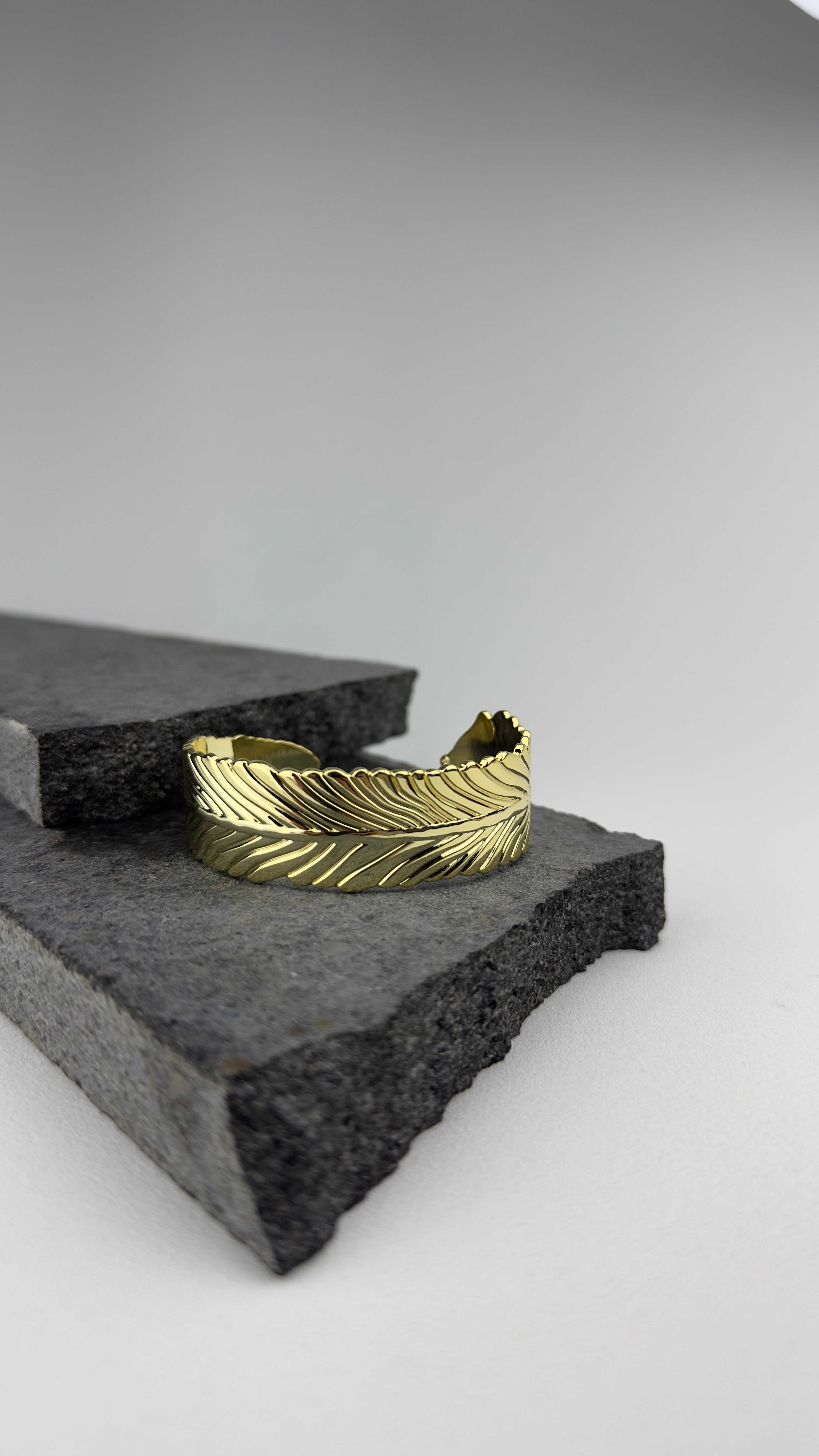 Altın Kaplama Yaprak Dokulu Kelepçe Gold