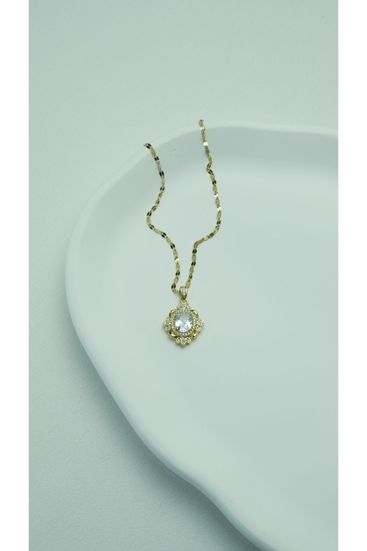 Çelik Taşlı Vintage Işlemeli Matmazel Pinterest Gold Kolye
