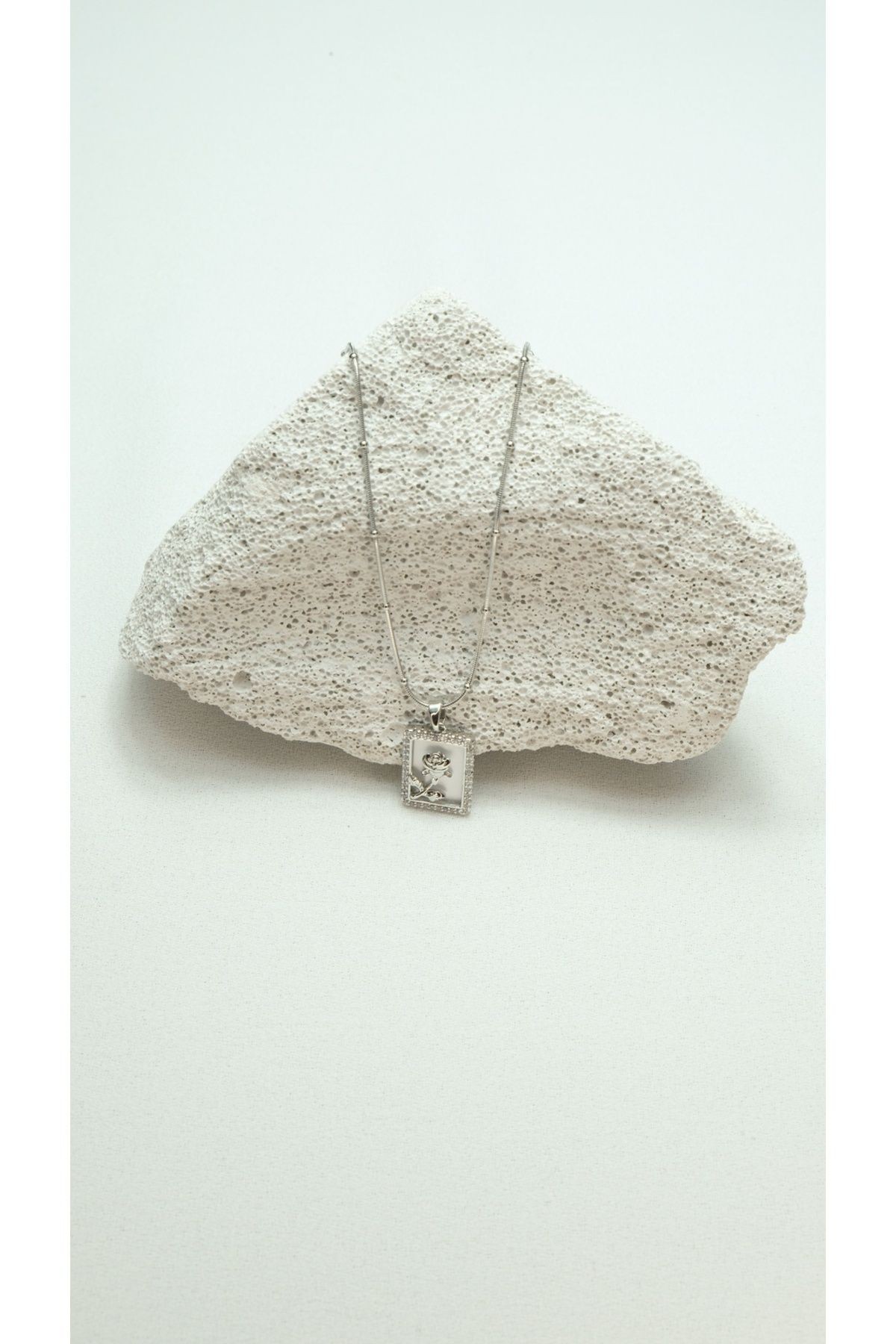 Çelik Gül Detaylı Sedefli Pinterest Silver Kolye