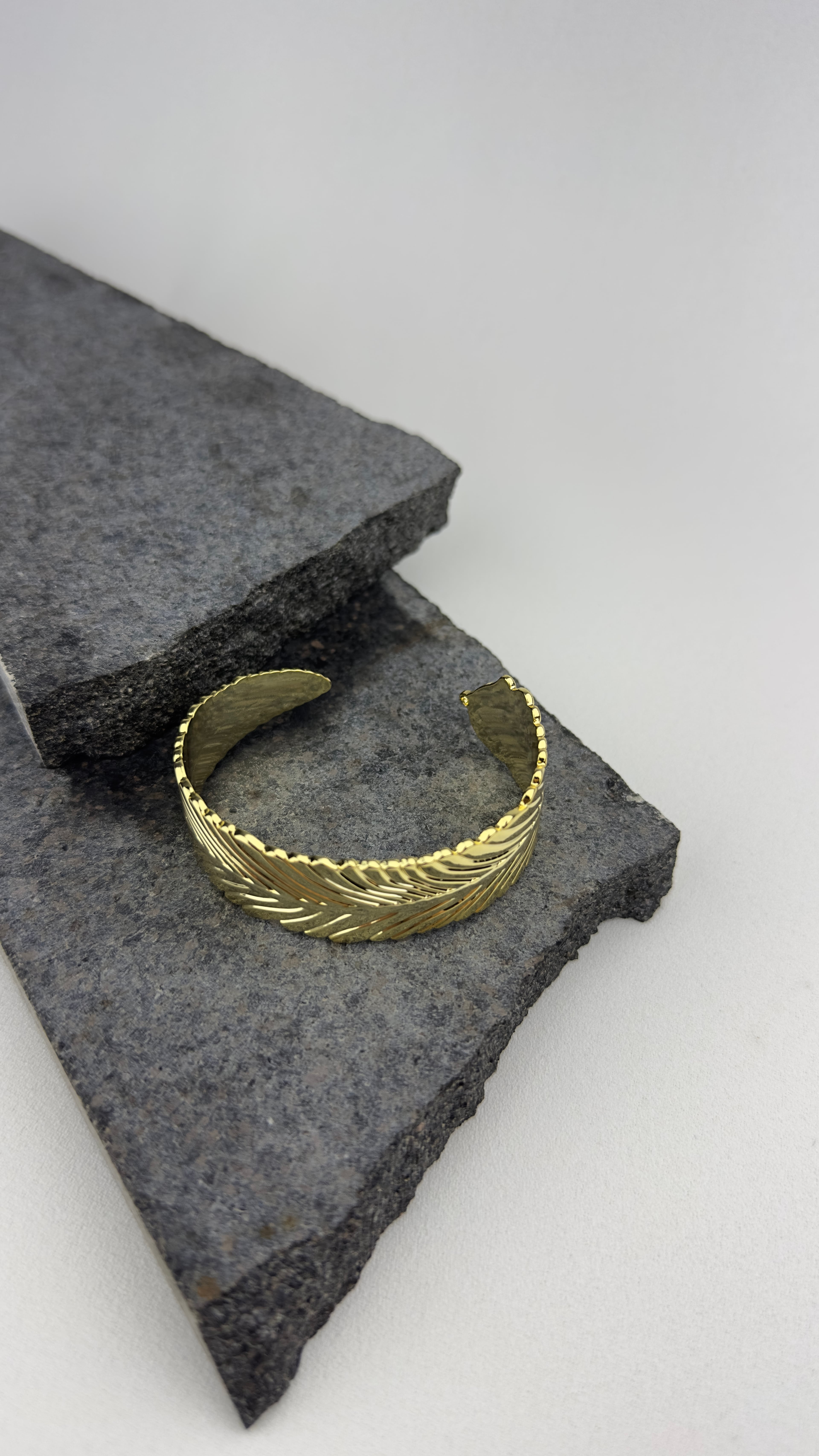 Altın Kaplama Yaprak Dokulu Kelepçe Gold