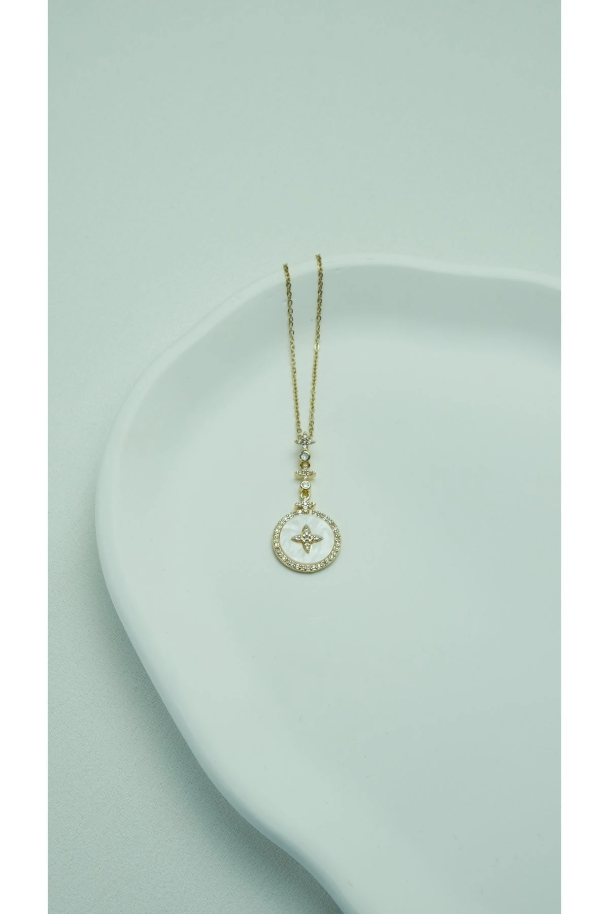 Çelik Sedefli Taşlı Yıldız Detaylı Yuvarlak Gold kolye