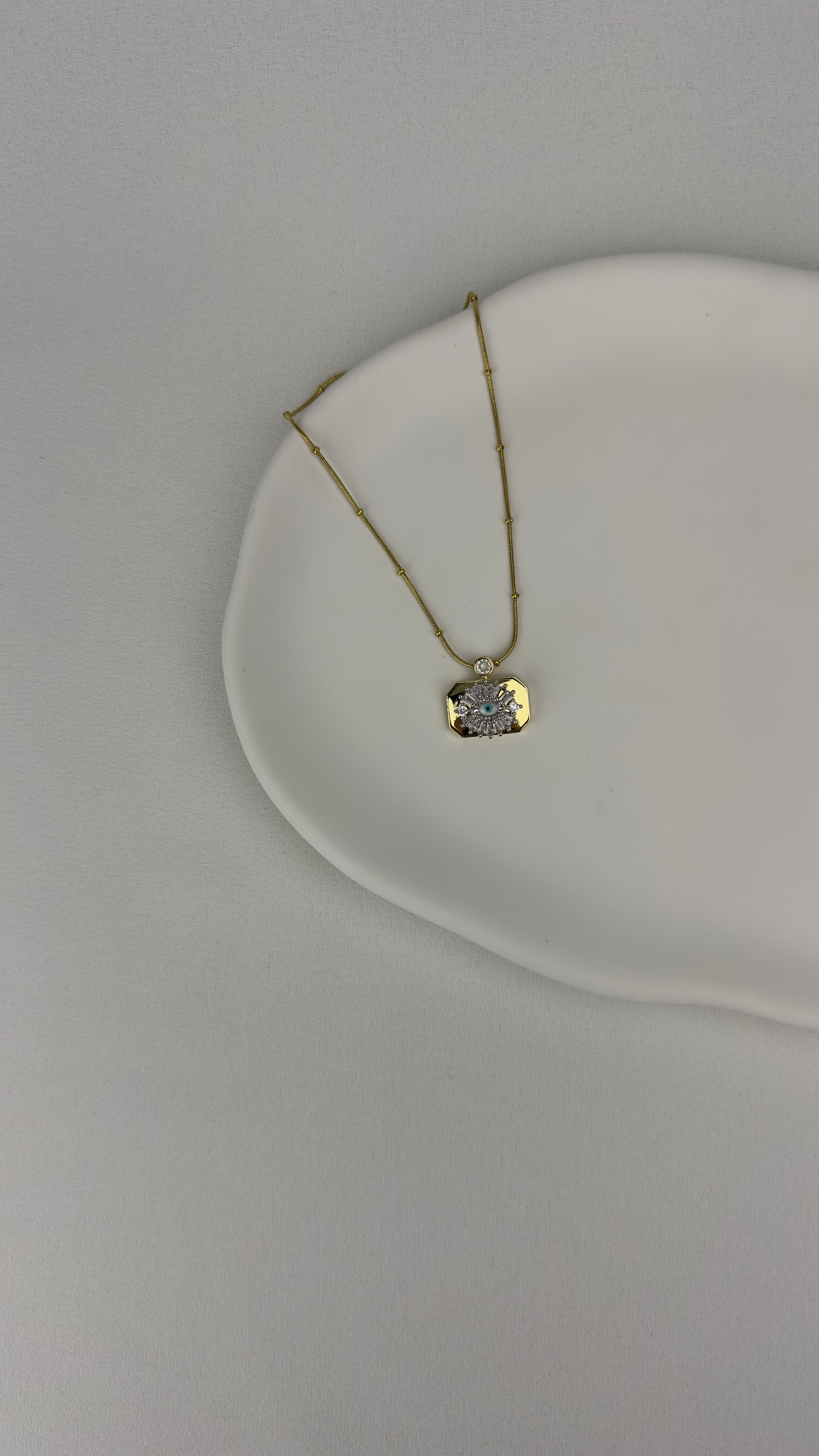Çelik Göz Detaylı Plaka Zirkon Taşlı Kolye Gold 