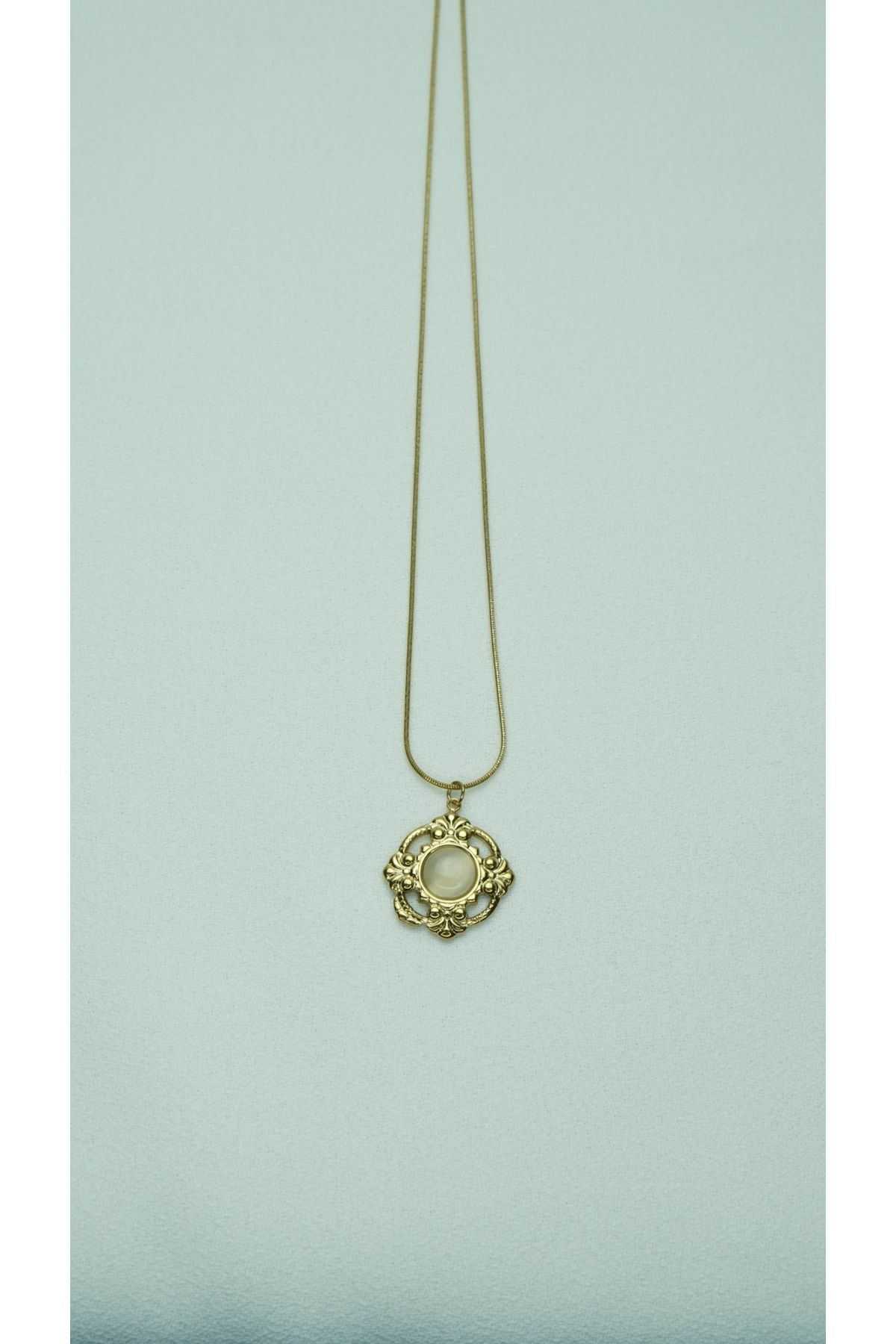 Çelik Vintage İşlemeli Bej Taşlı Pinterest Gold Kolye