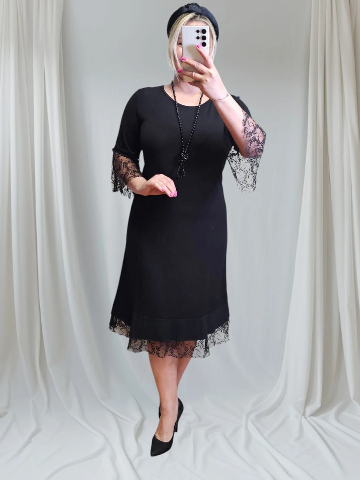 Siyah Eteği Ve Kol Ucu Dantelli Penye Elbise