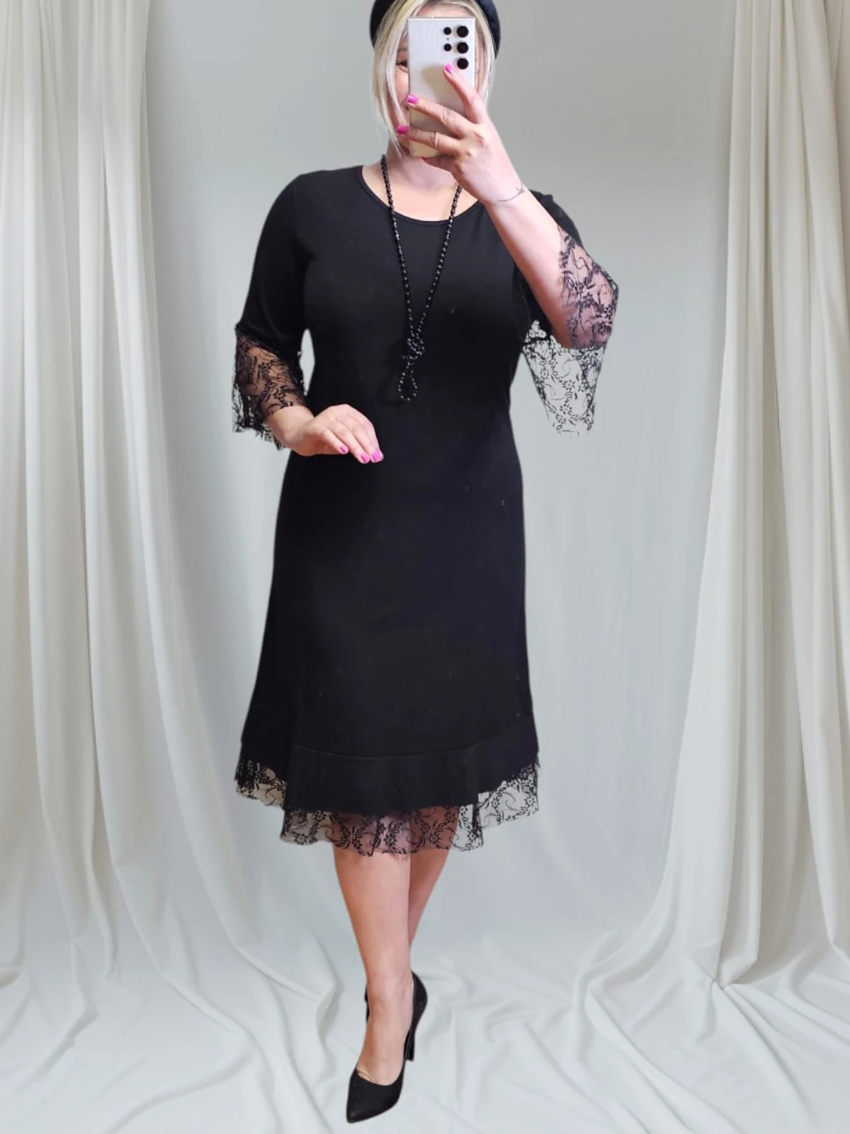 Siyah Eteği Ve Kol Ucu Dantelli Penye Elbise