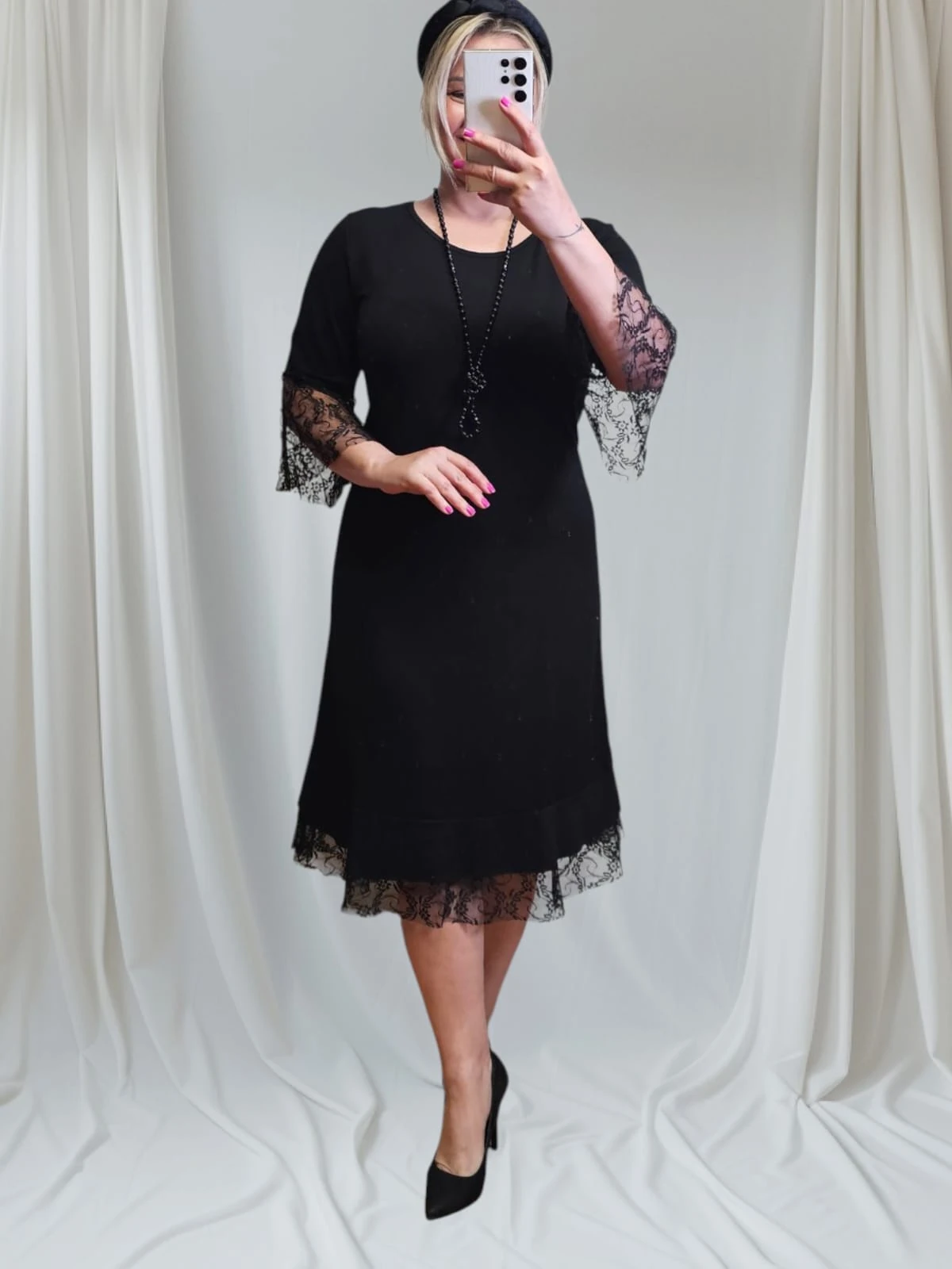 Siyah Eteği Ve Kol Ucu Dantelli Penye Elbise