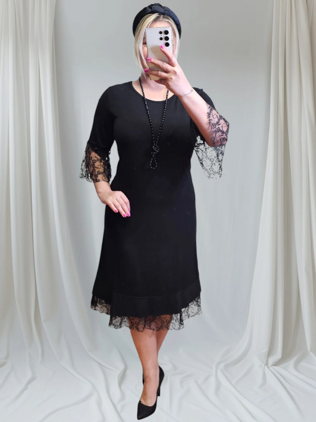 Siyah Eteği Ve Kol Ucu Dantelli Penye Elbise