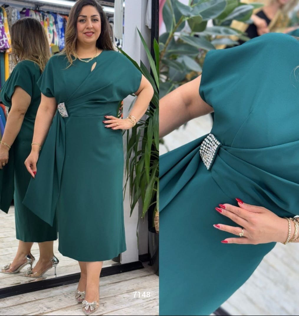 Krep Kumaş Beli Taşlı Tasarım Elbise